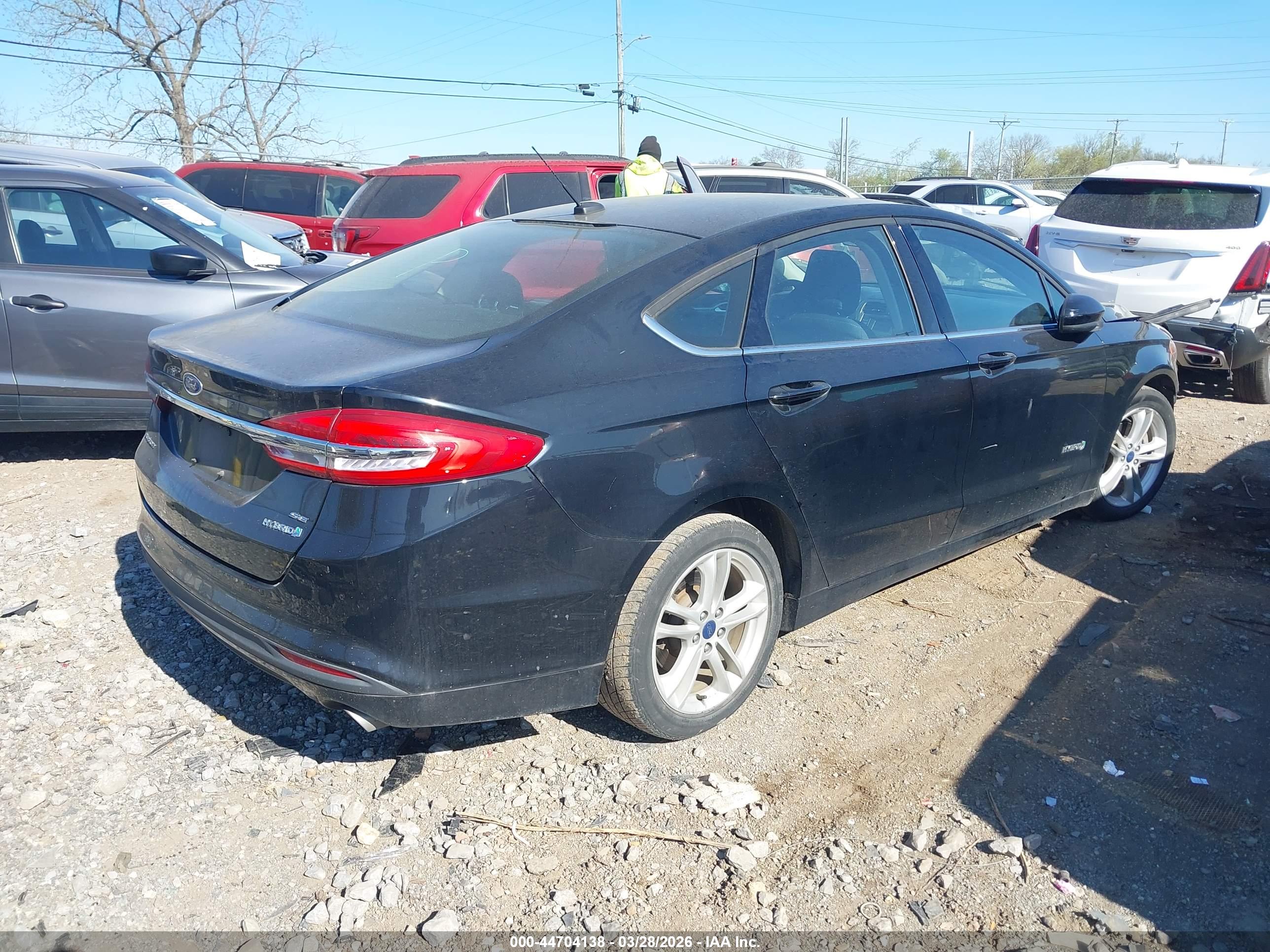 FORD FUSION image 4