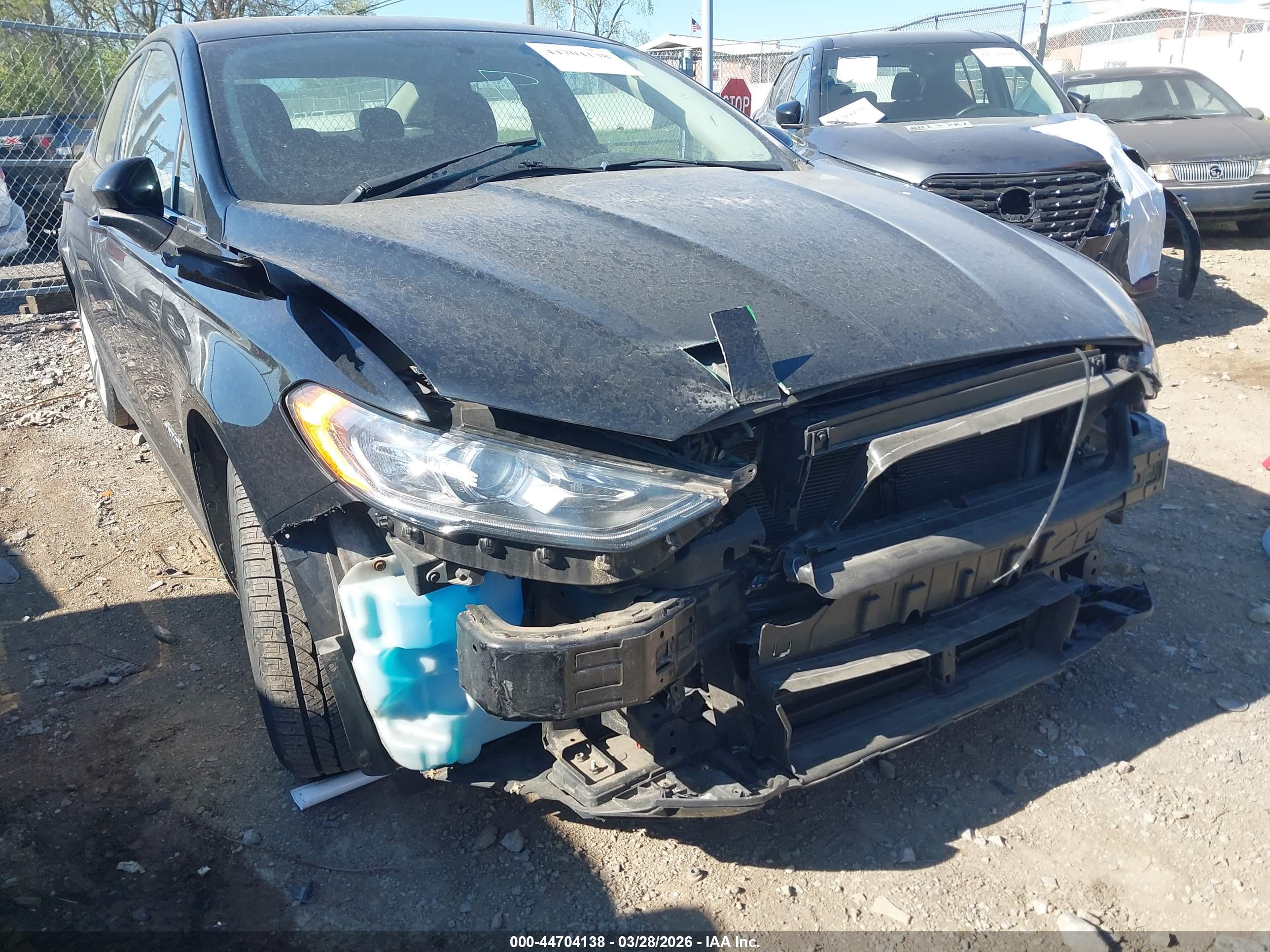 FORD FUSION image 6