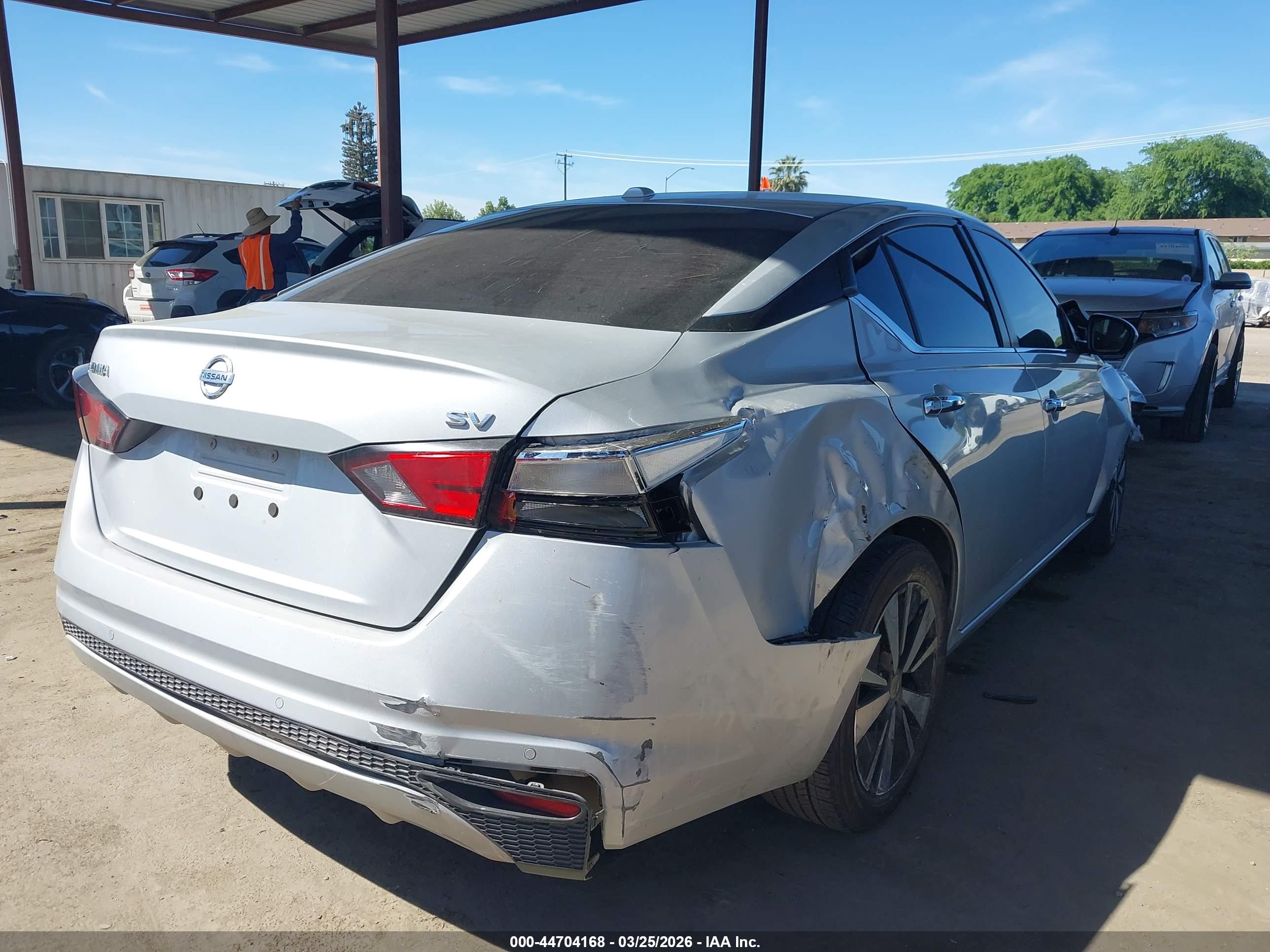 NISSAN ALTIMA image 4