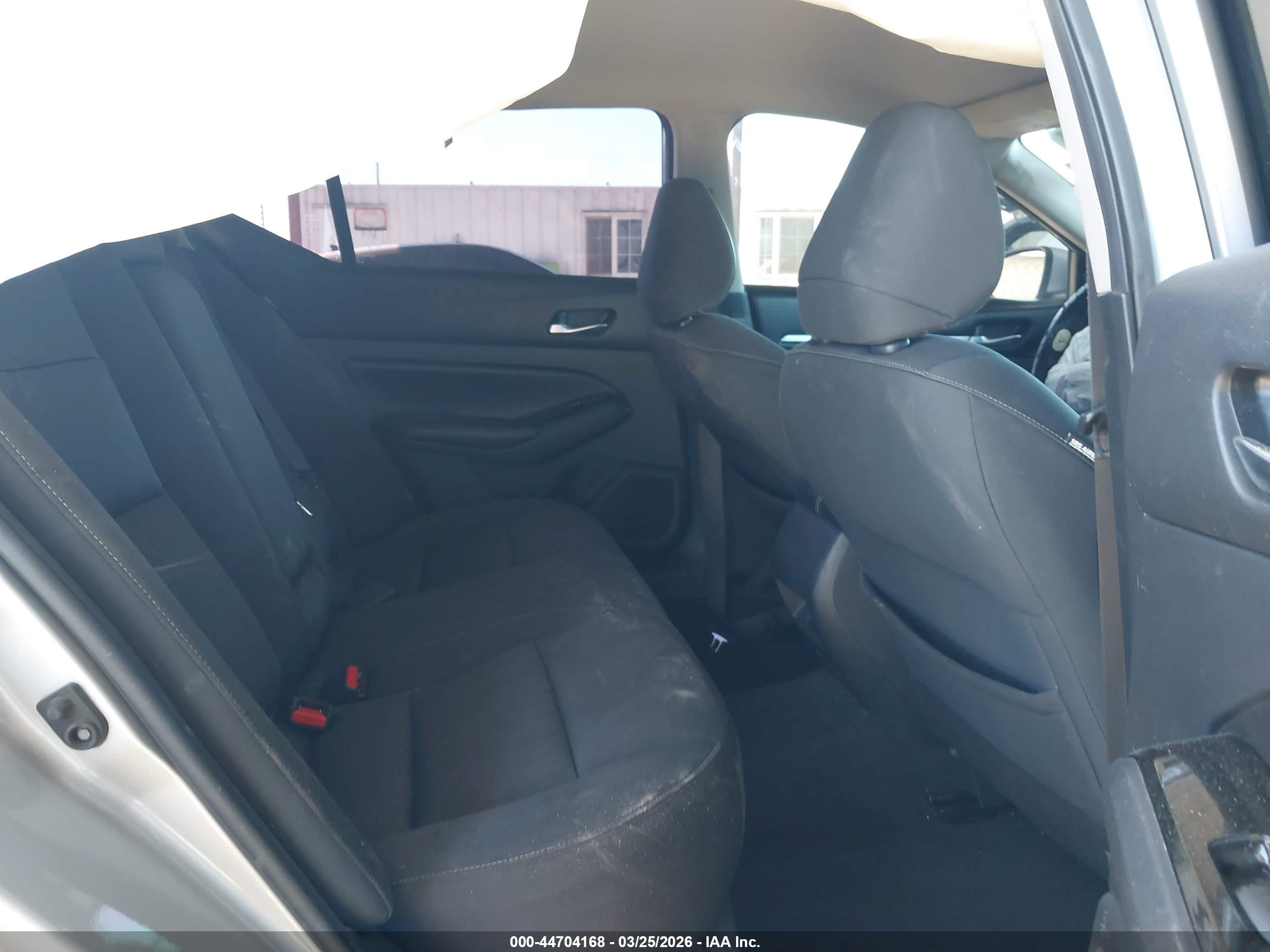 NISSAN ALTIMA image 8