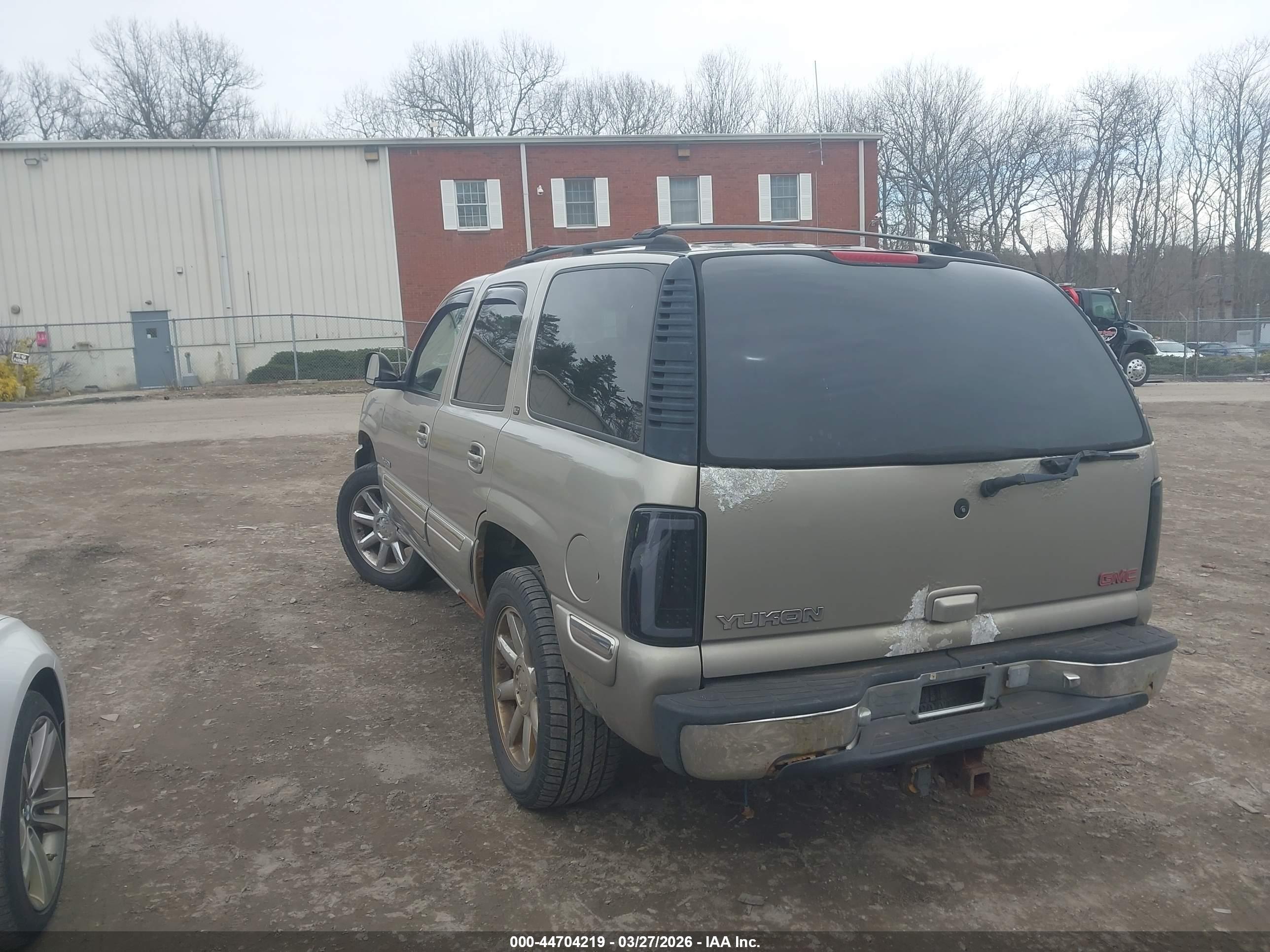 GMC YUKON image 3
