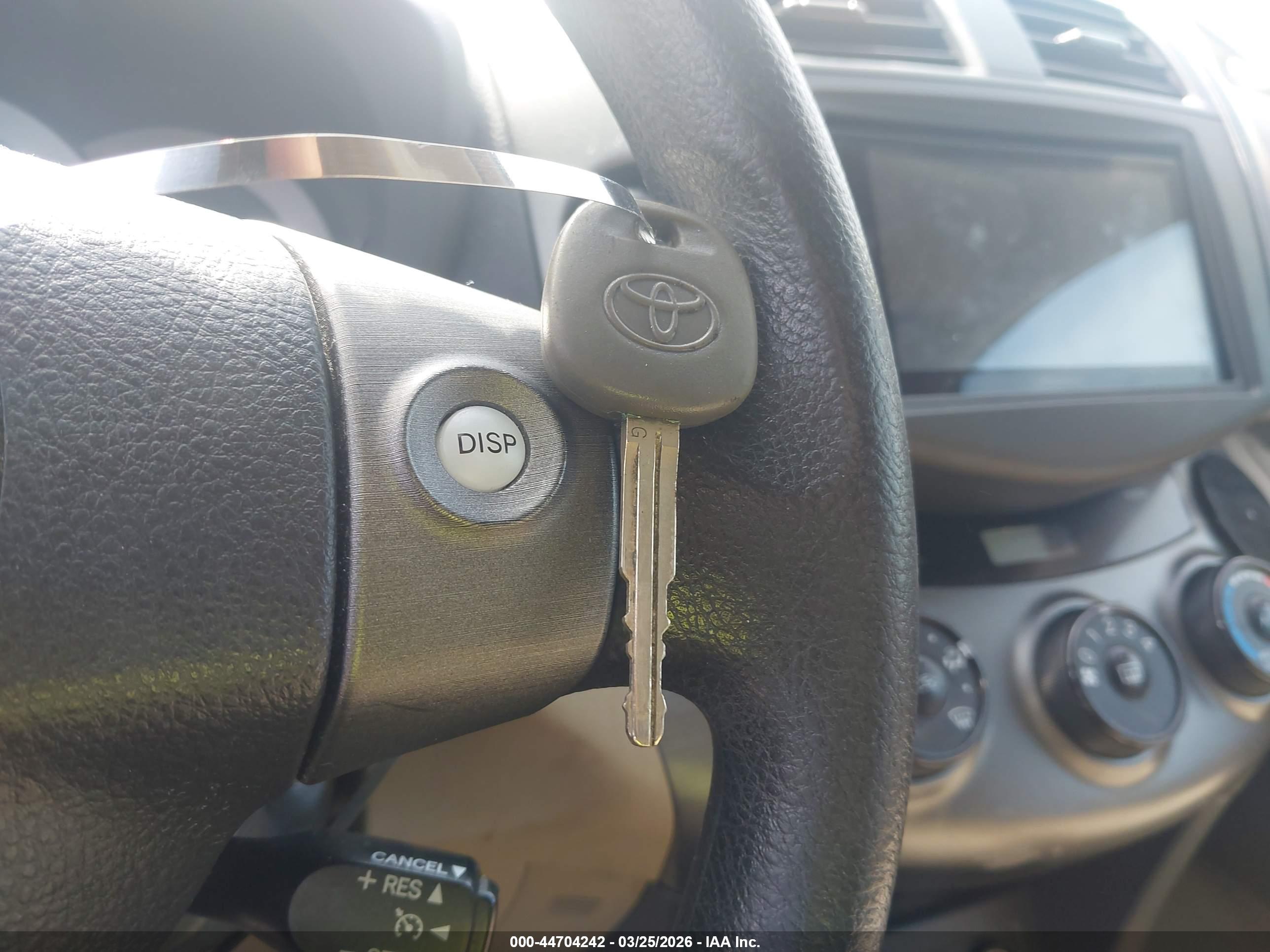 TOYOTA RAV4 image 11