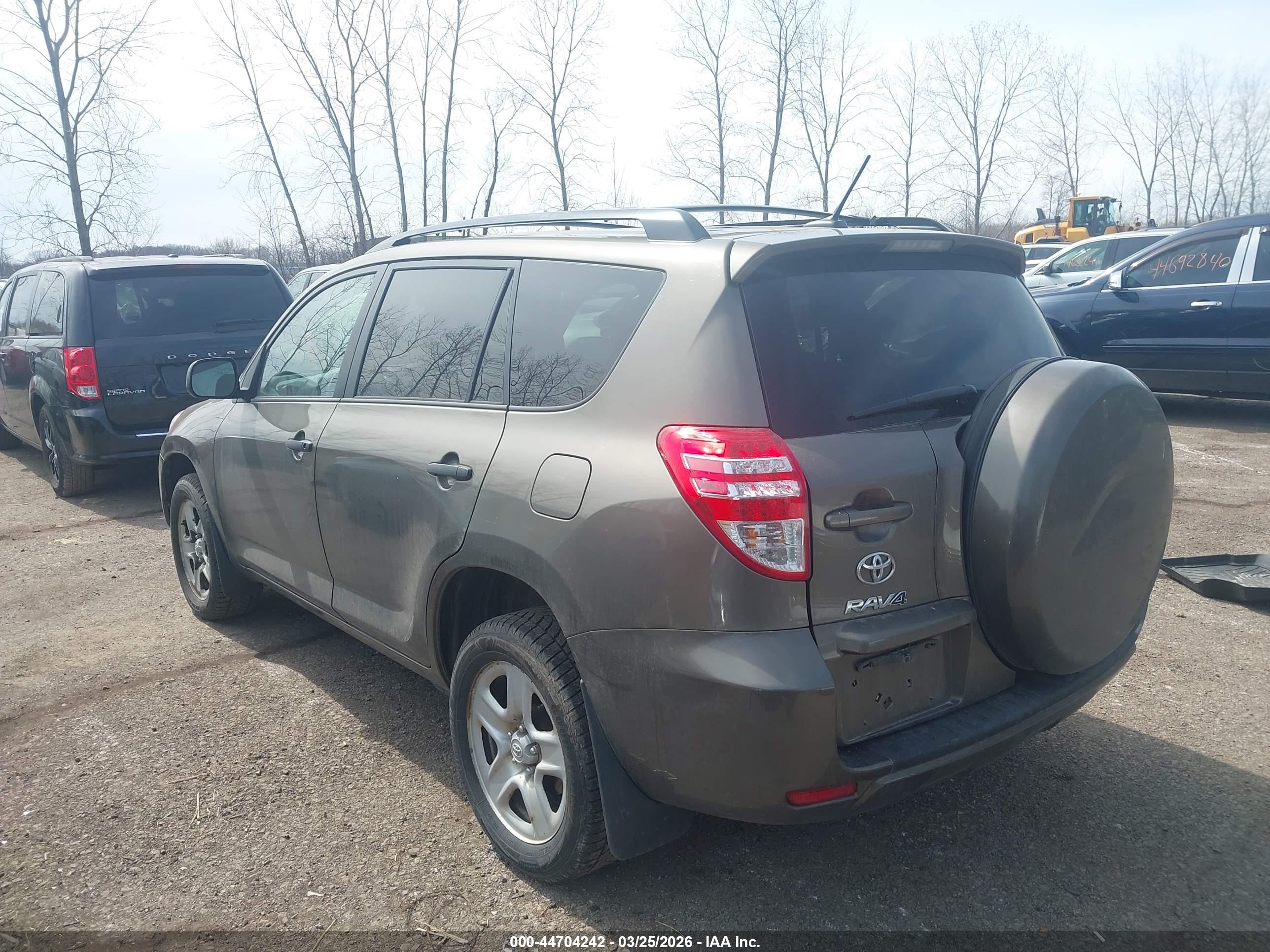 TOYOTA RAV4 image 3