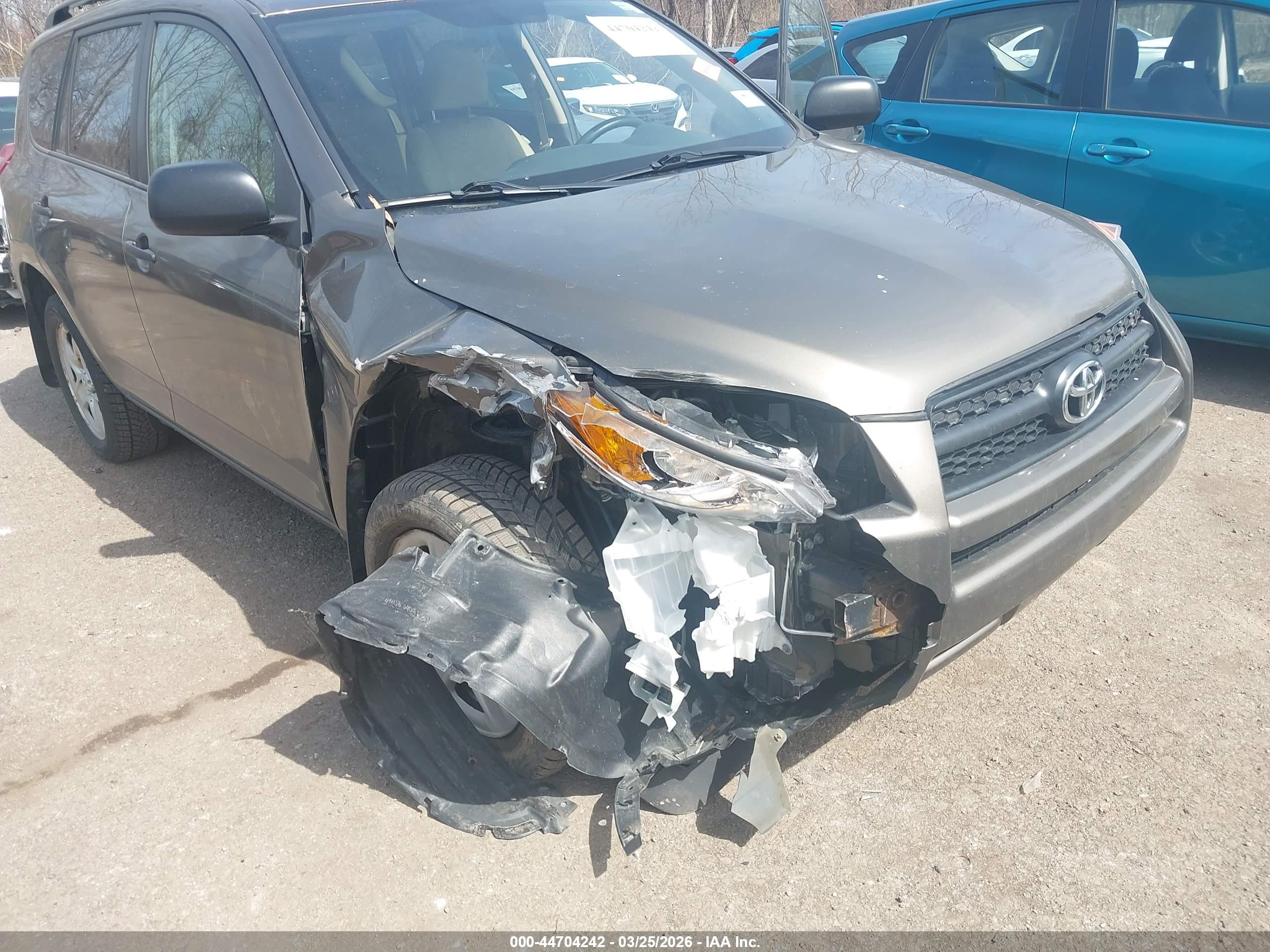 TOYOTA RAV4 image 6