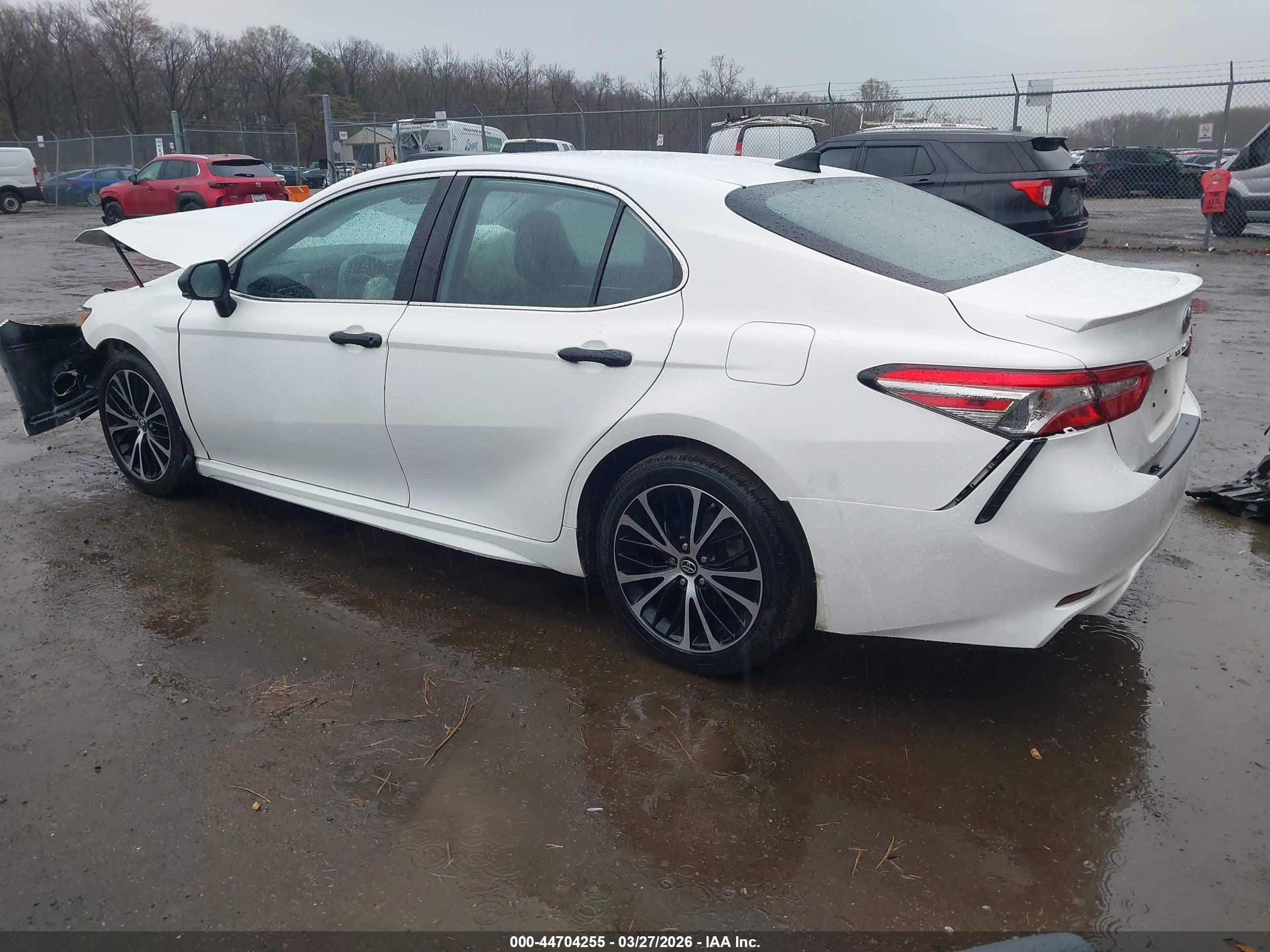 TOYOTA CAMRY image 3