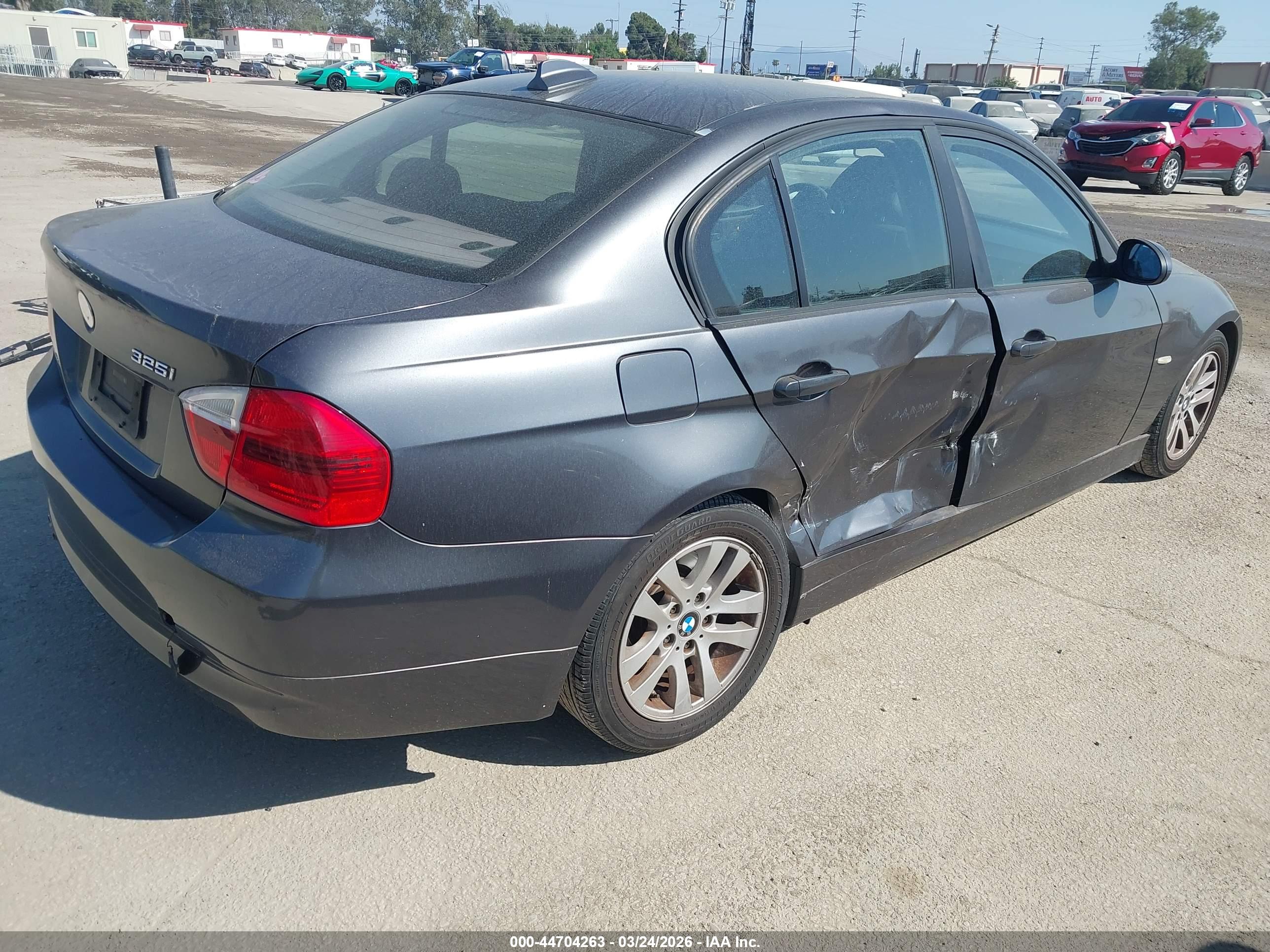 BMW 325I image 4