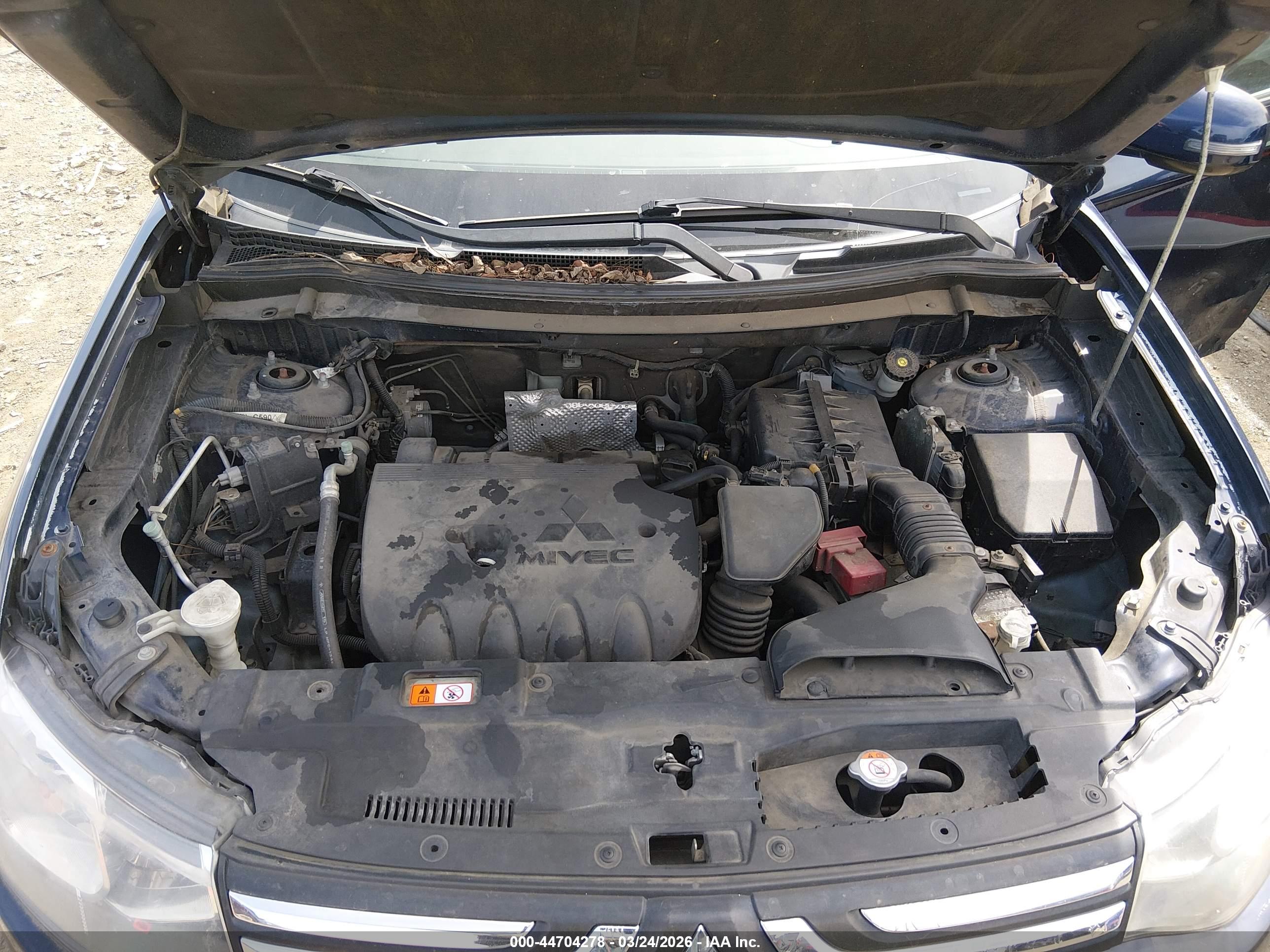 MITSUBISHI OUTLANDER image 10