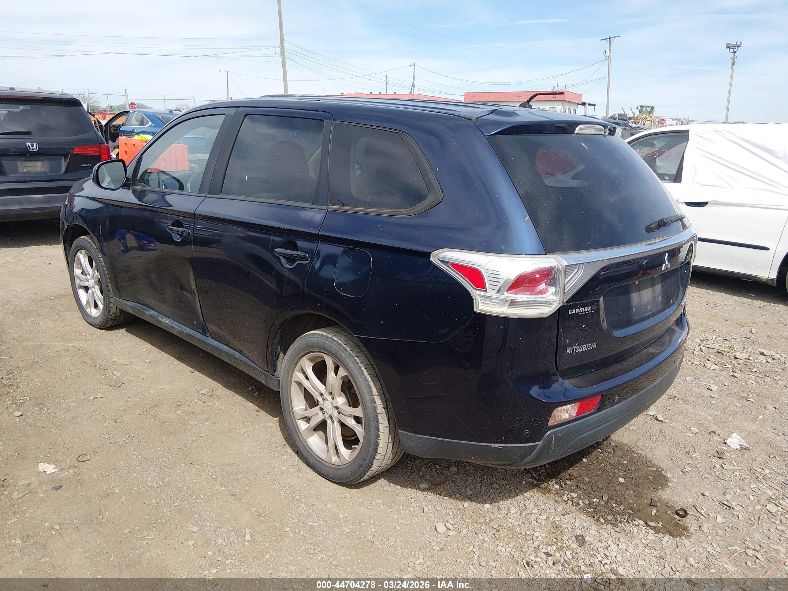 MITSUBISHI OUTLANDER image 3