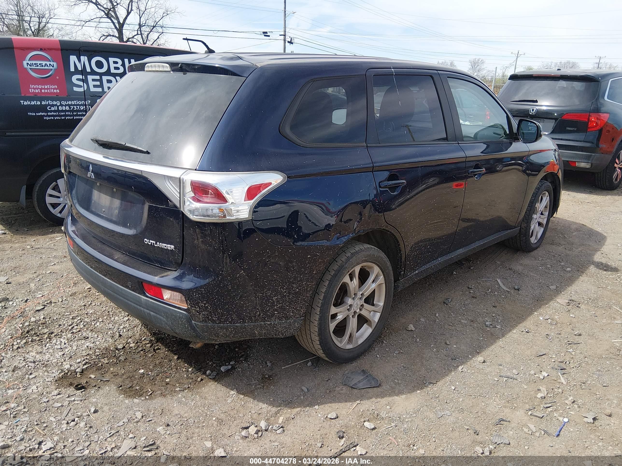 MITSUBISHI OUTLANDER image 4