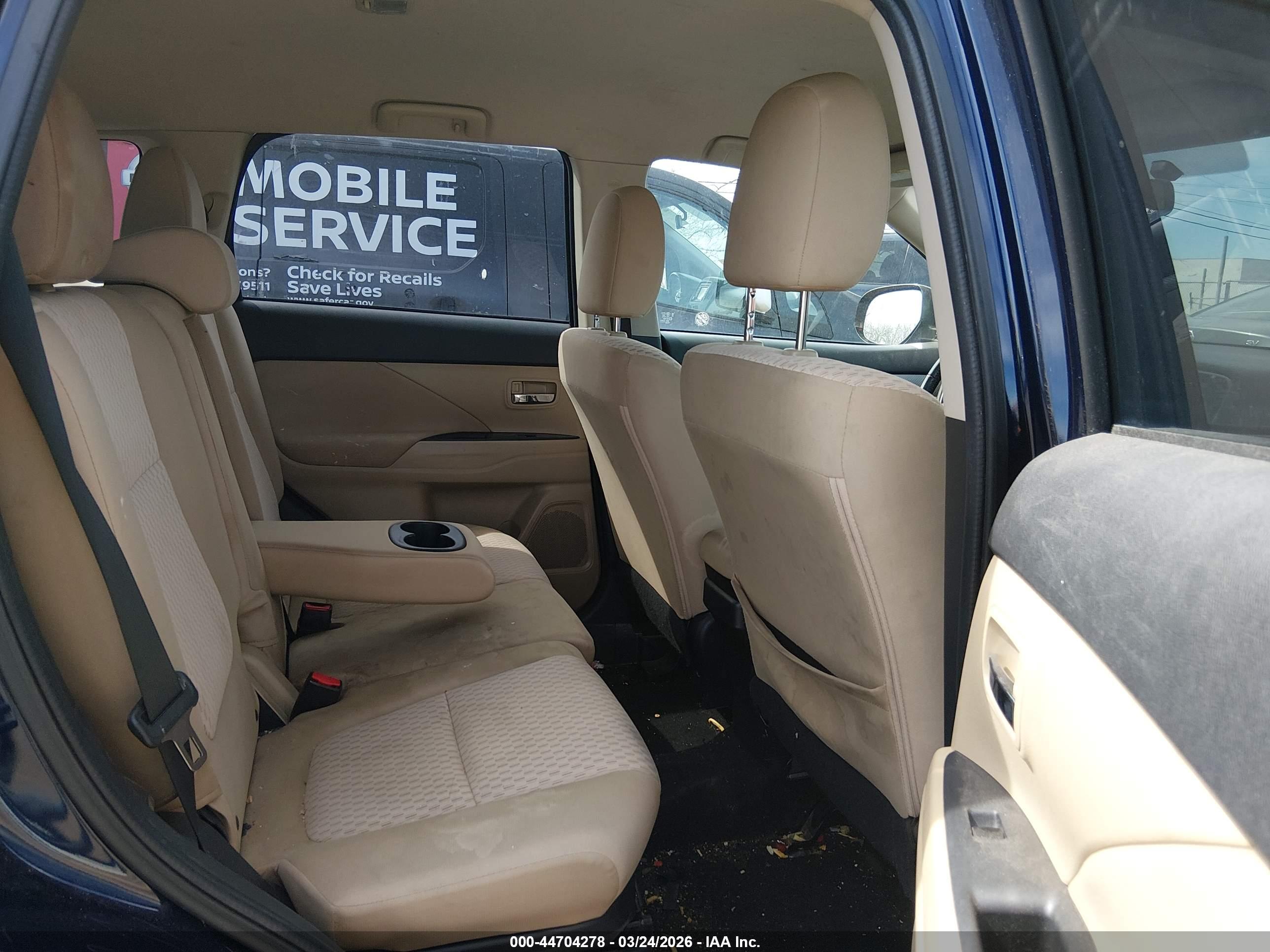 MITSUBISHI OUTLANDER image 8