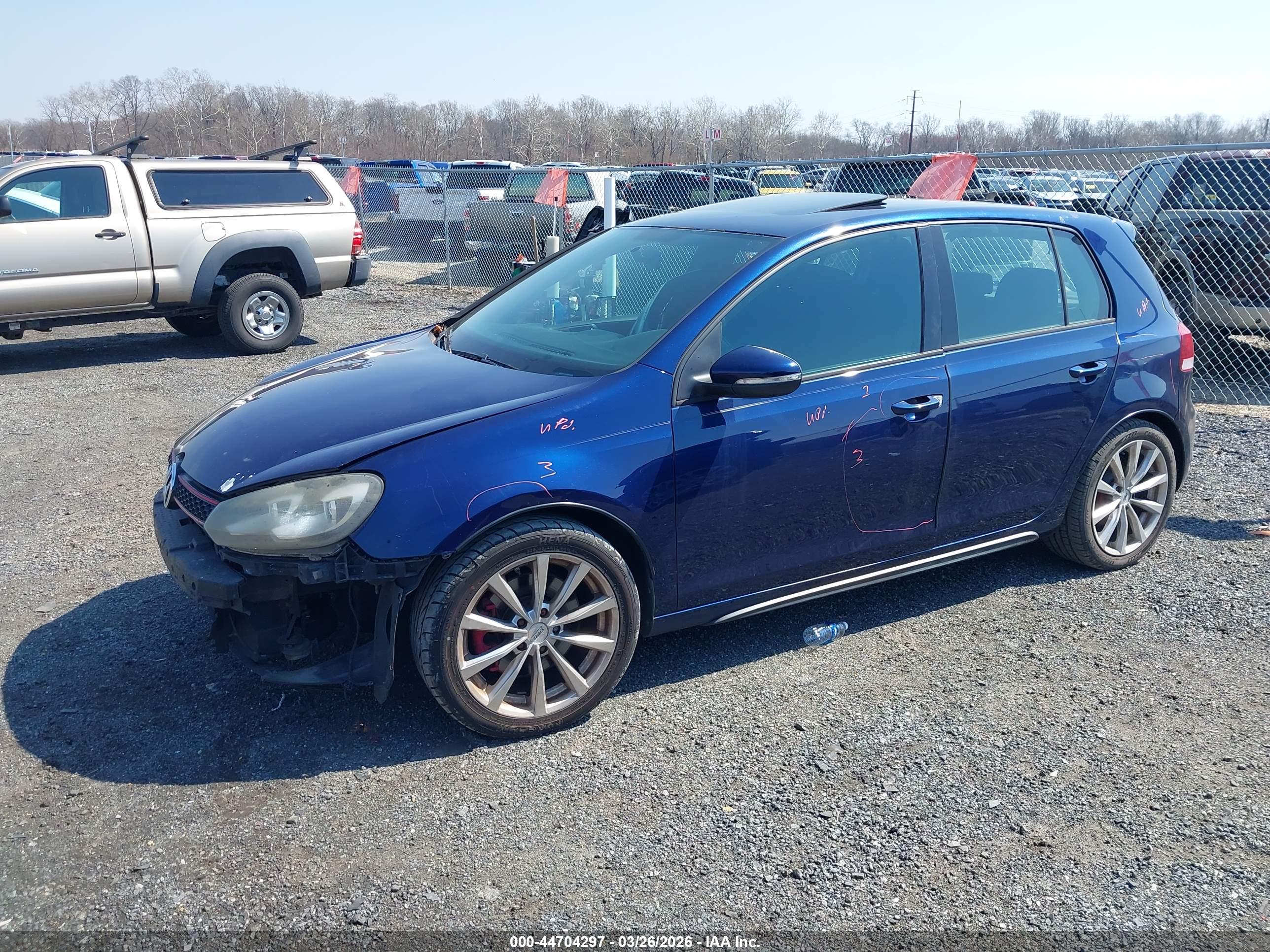 VOLKSWAGEN GTI image 2