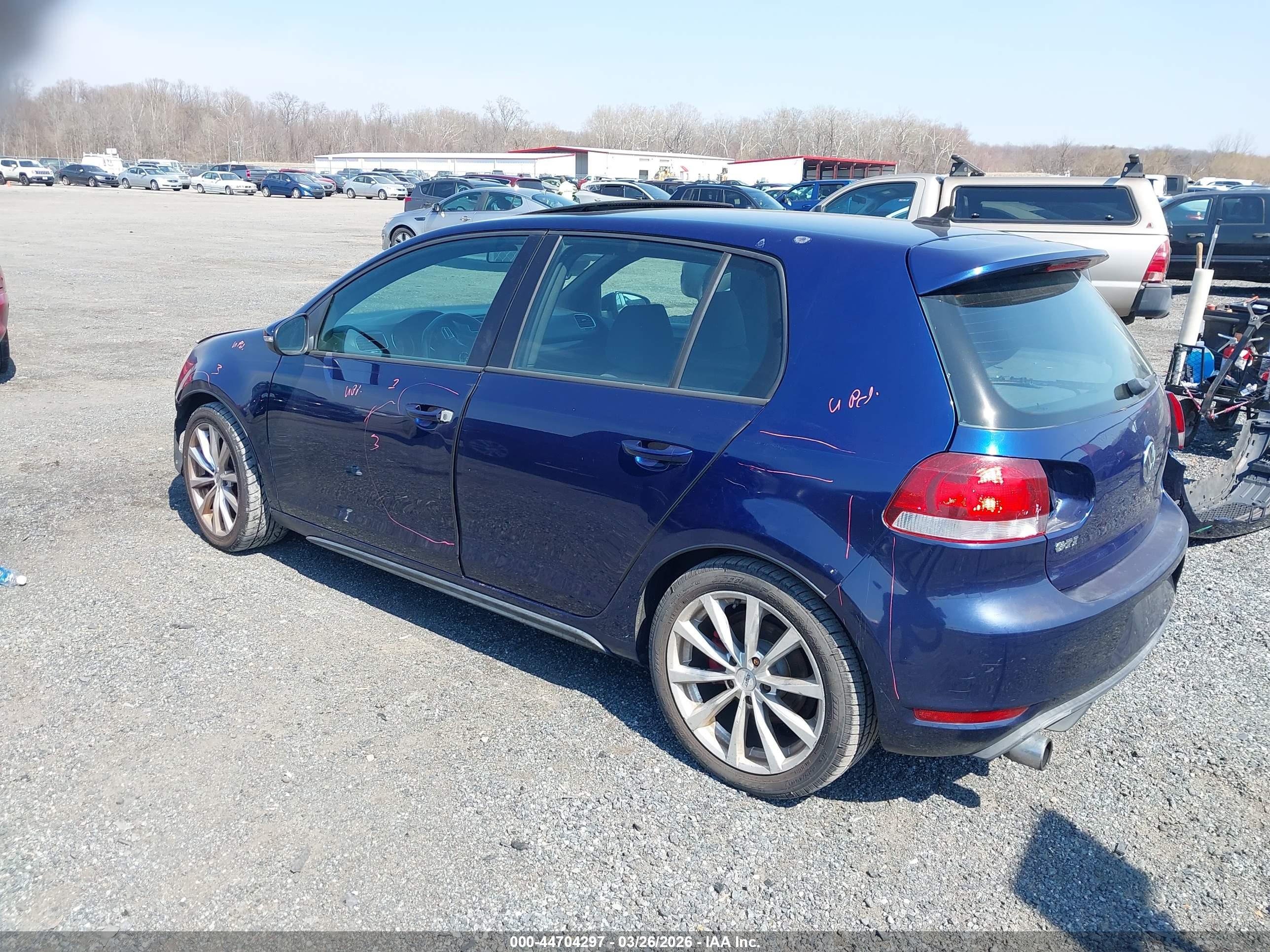 VOLKSWAGEN GTI image 3
