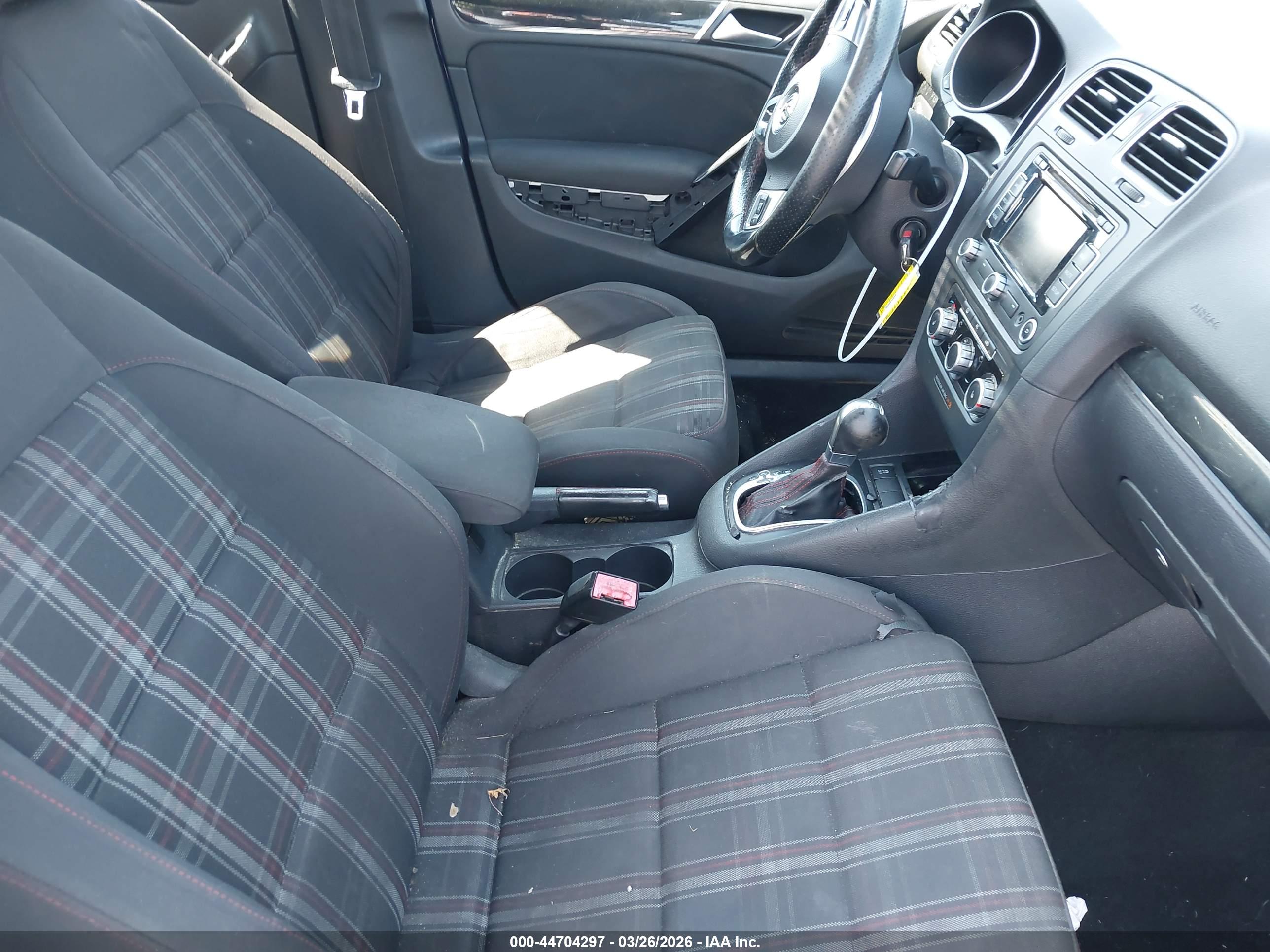 VOLKSWAGEN GTI image 5
