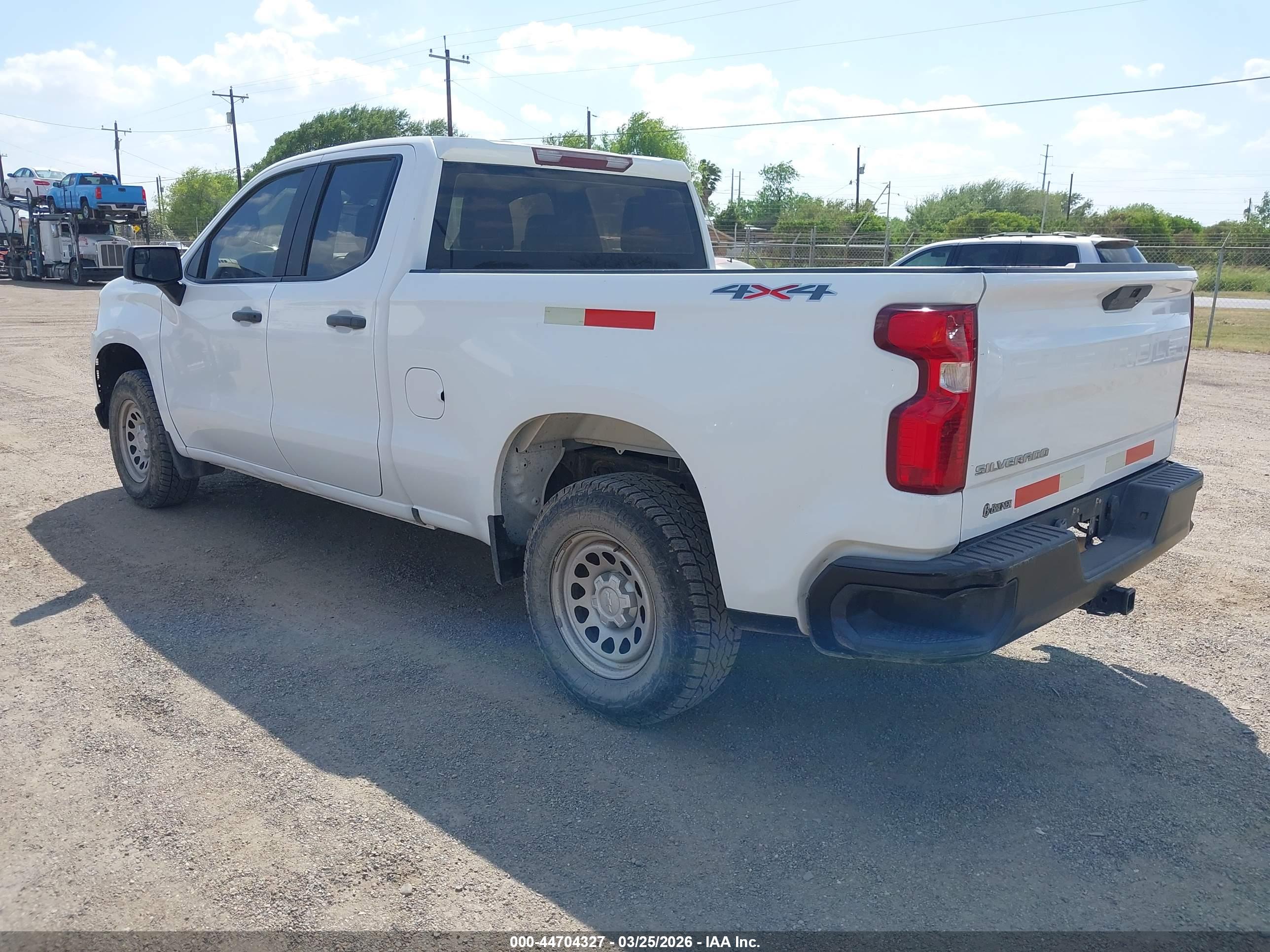 CHEVROLET SILVERADO image 3