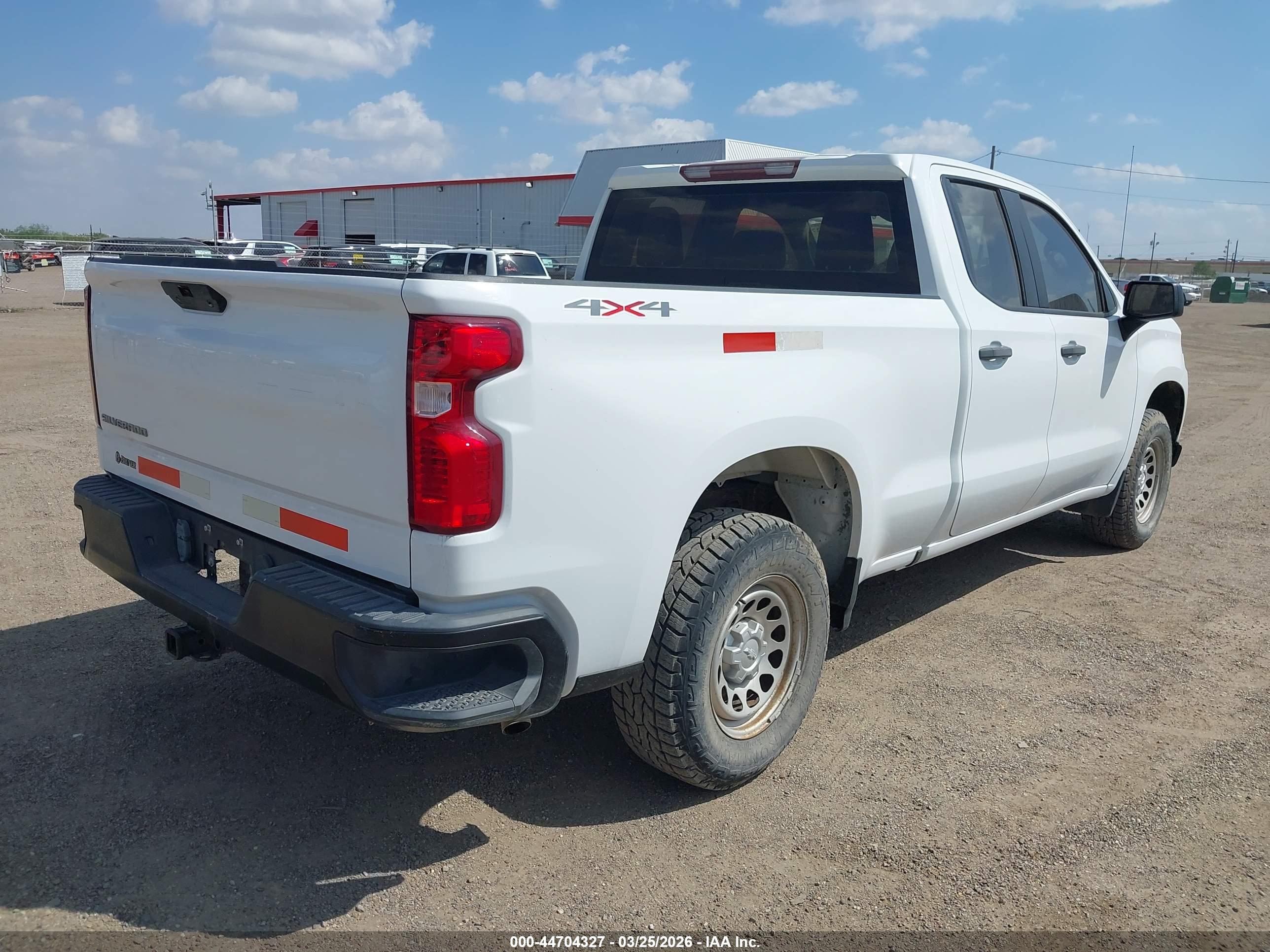 CHEVROLET SILVERADO image 4