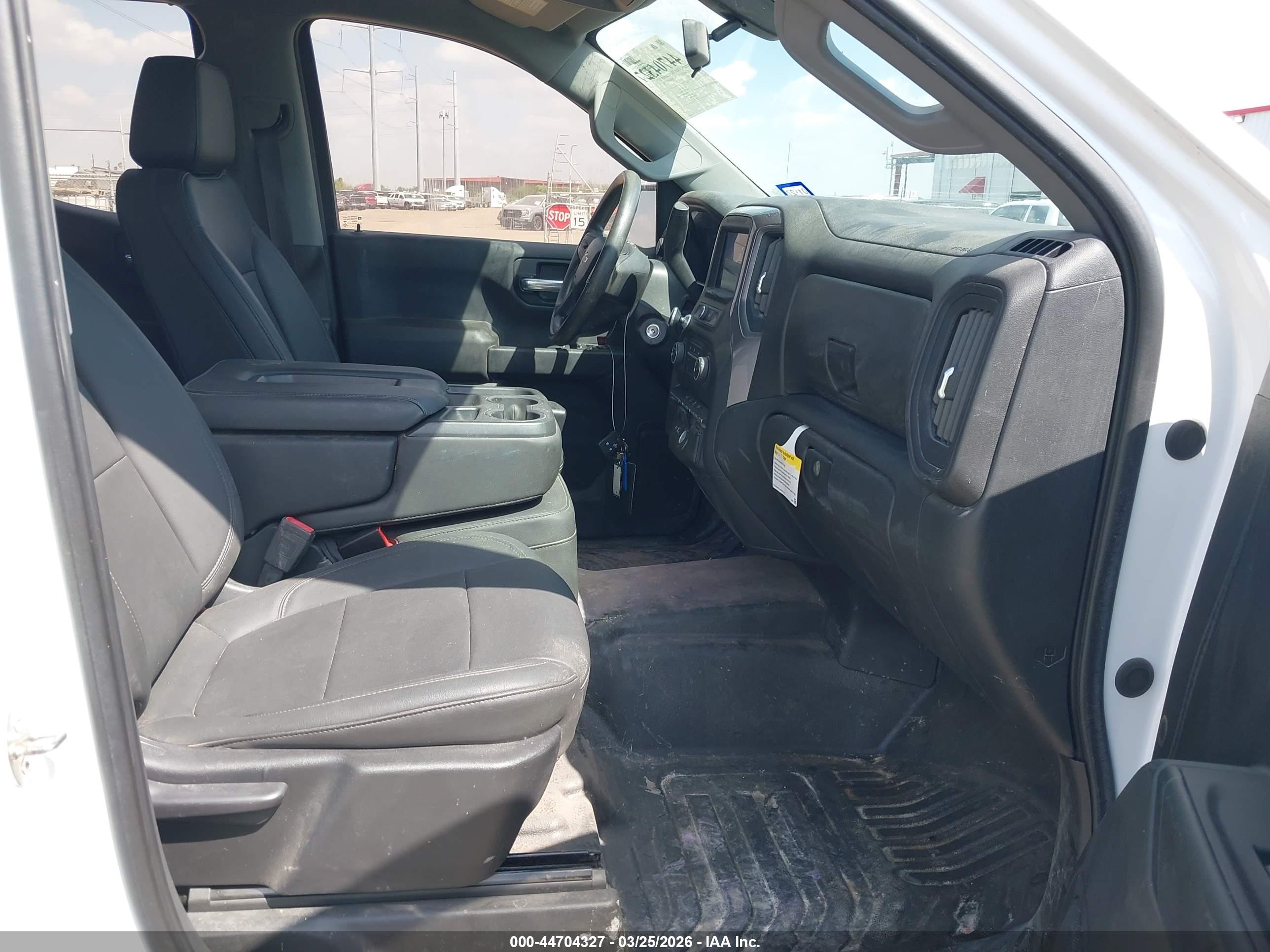 CHEVROLET SILVERADO image 5