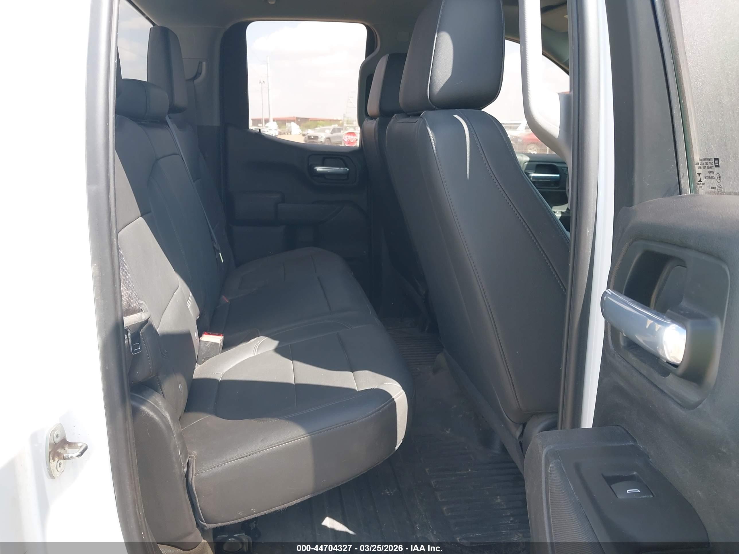 CHEVROLET SILVERADO image 8
