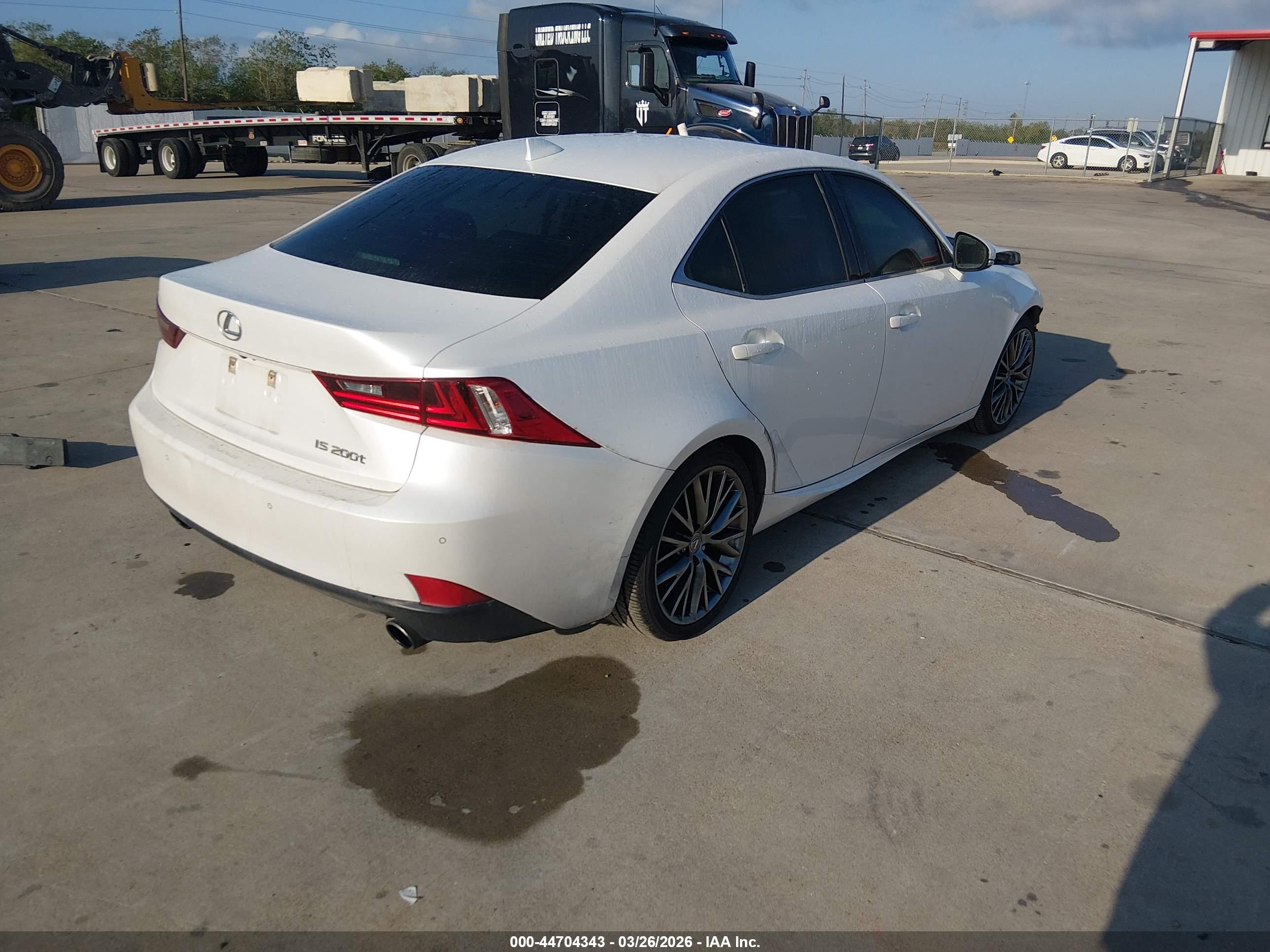 LEXUS IS image 4