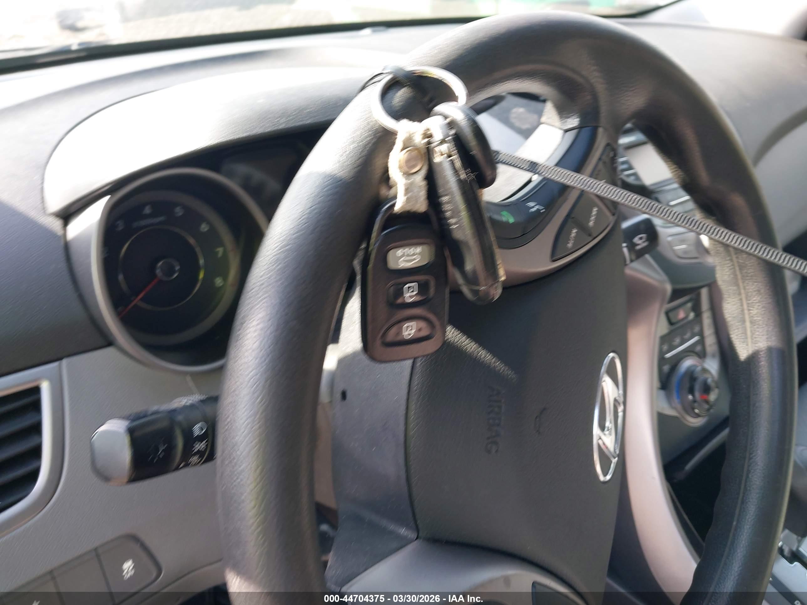 HYUNDAI ELANTRA image 11