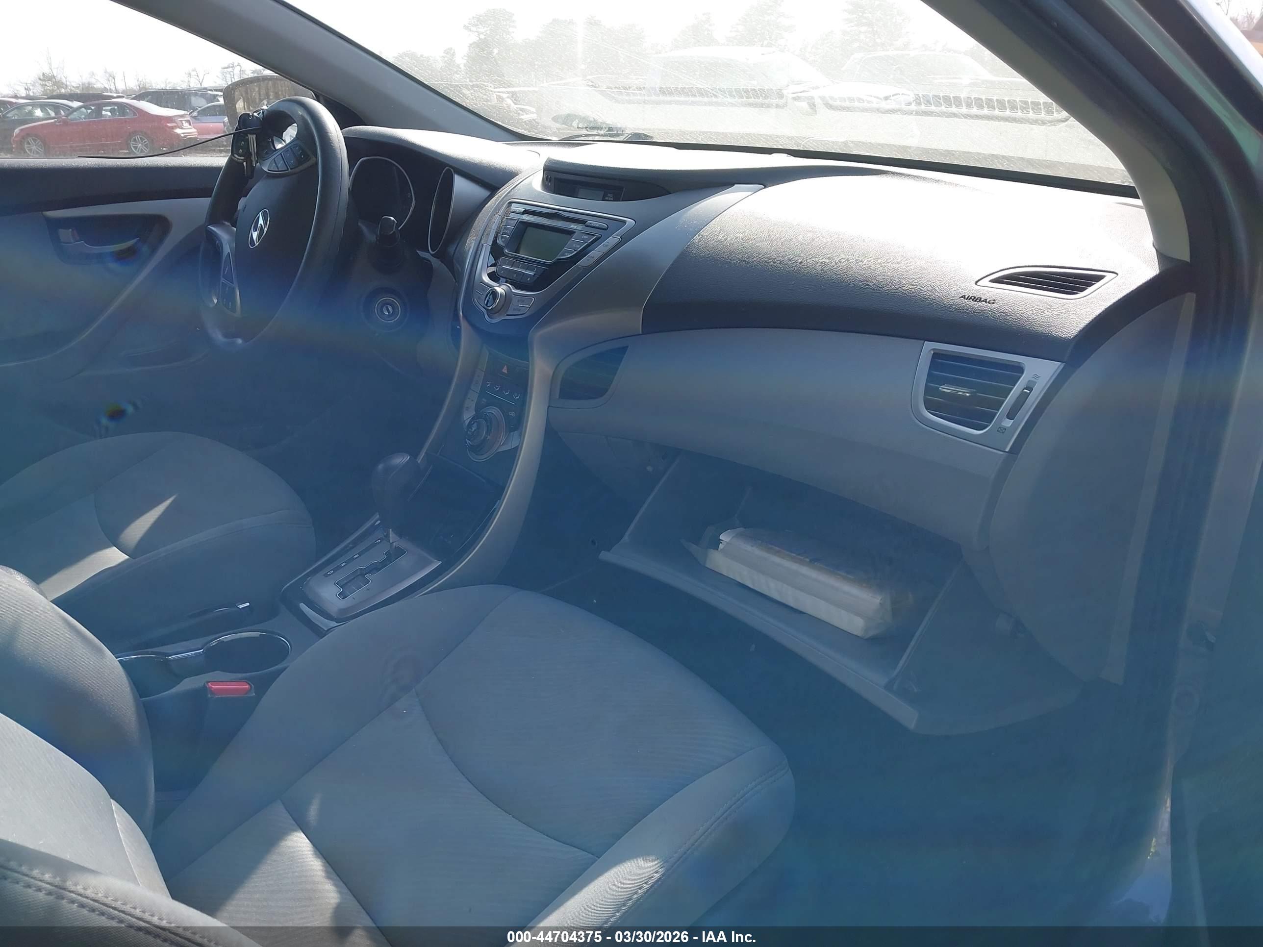 HYUNDAI ELANTRA image 5