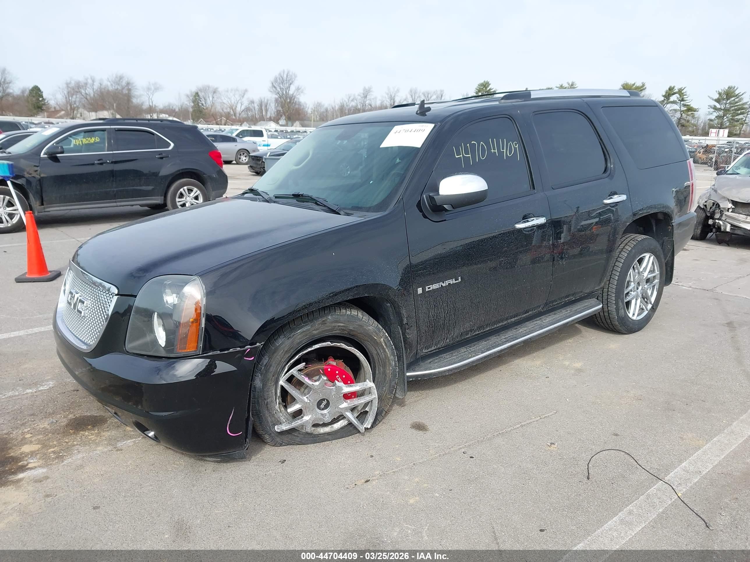 GMC YUKON image 2