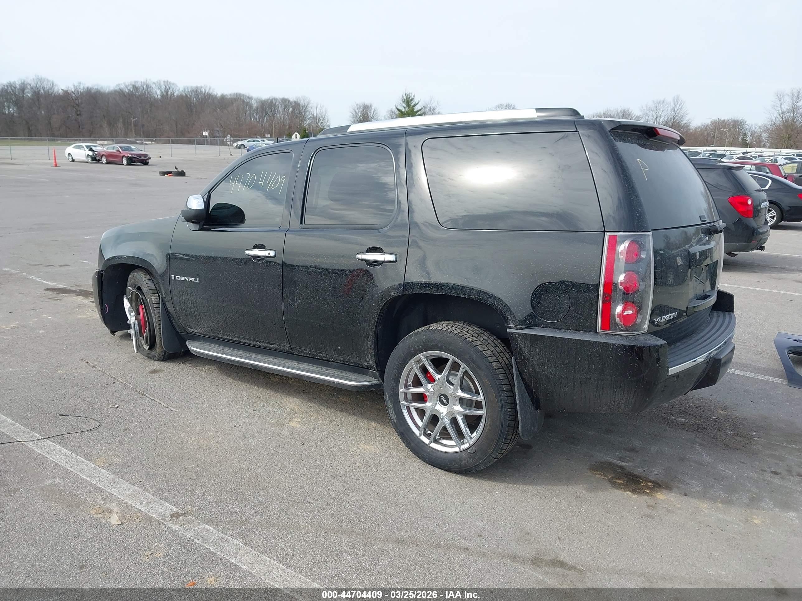 GMC YUKON image 3