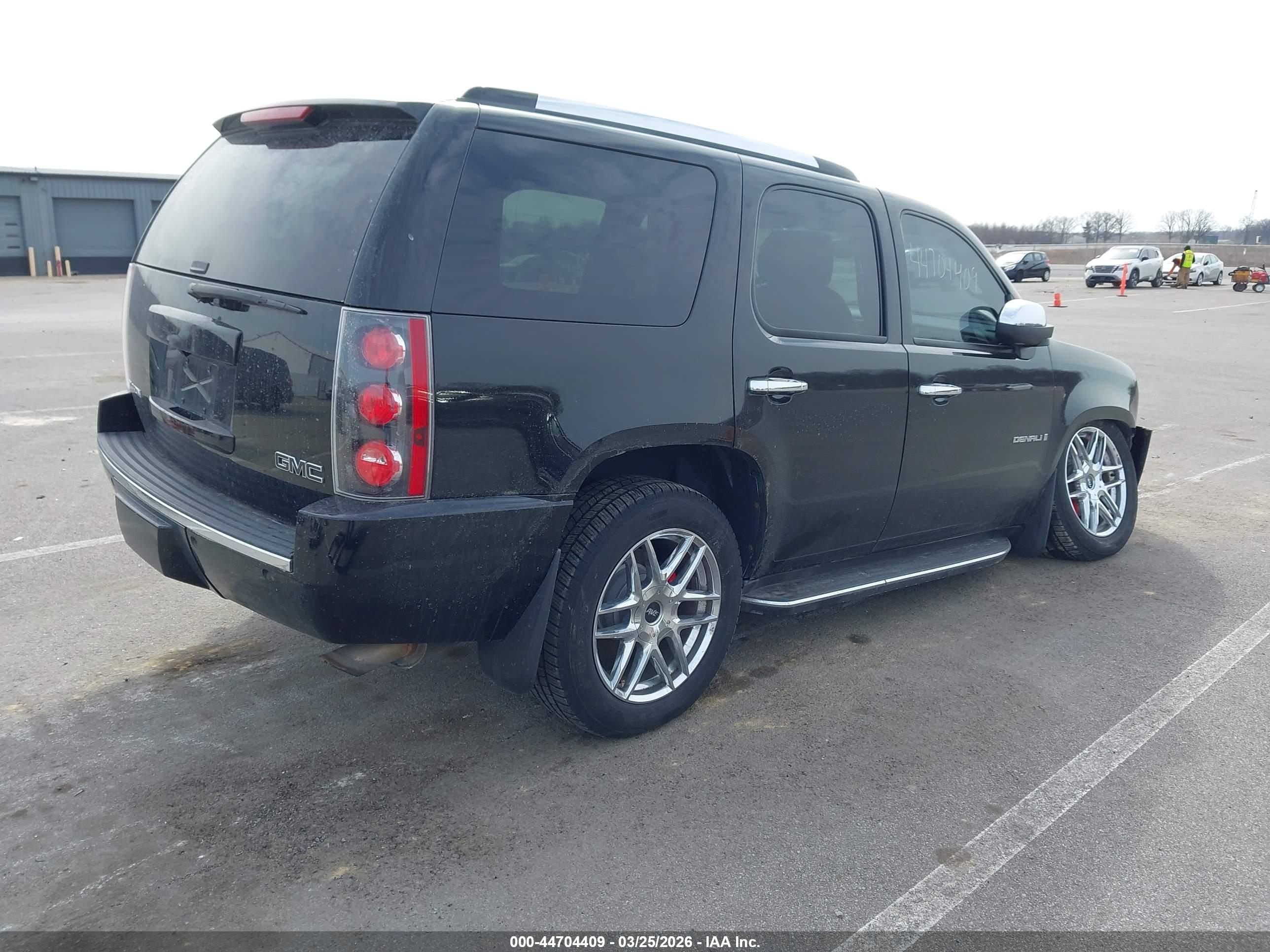 GMC YUKON image 4