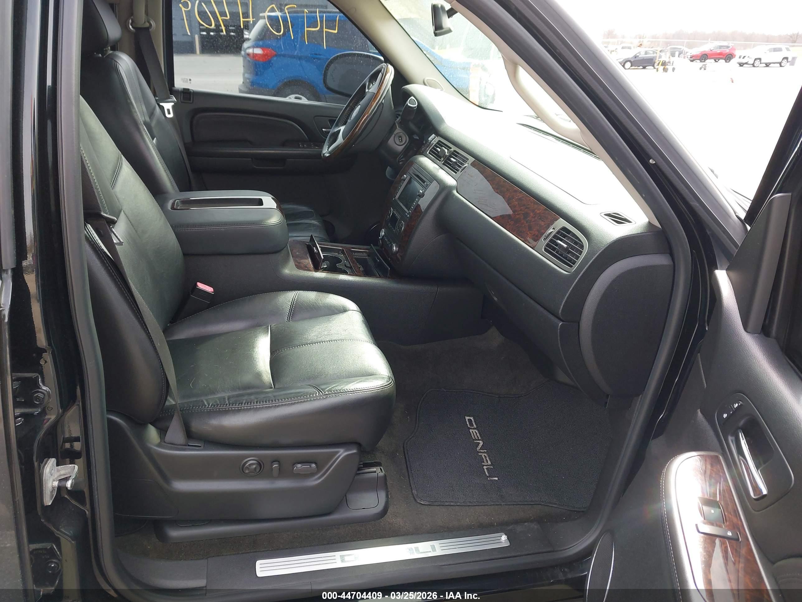 GMC YUKON image 5