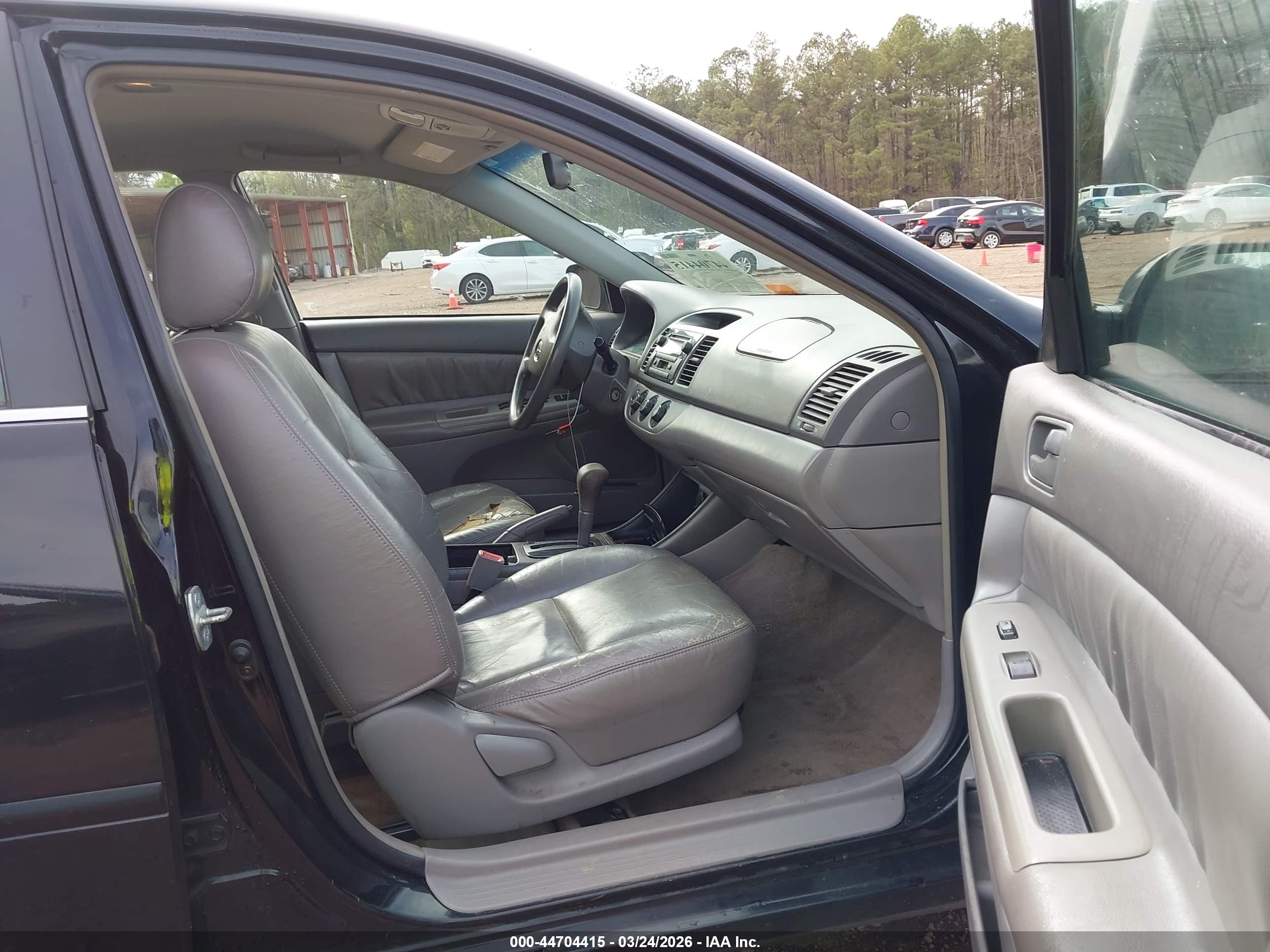 TOYOTA CAMRY image 5
