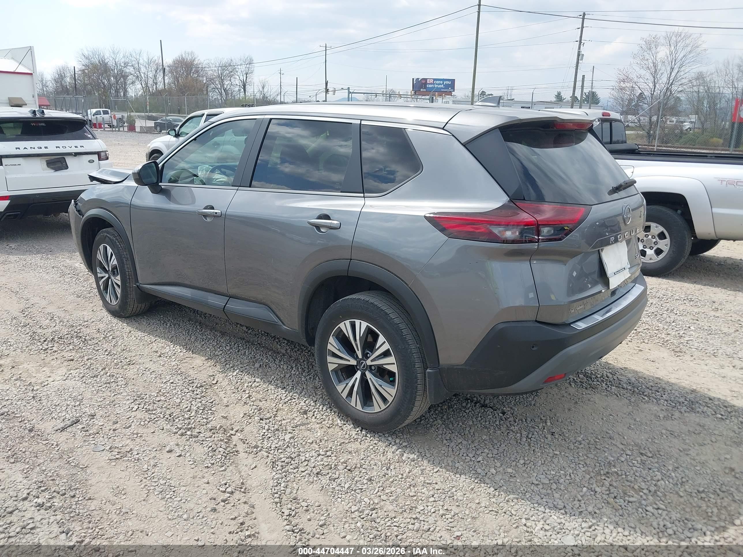 NISSAN ROGUE image 3