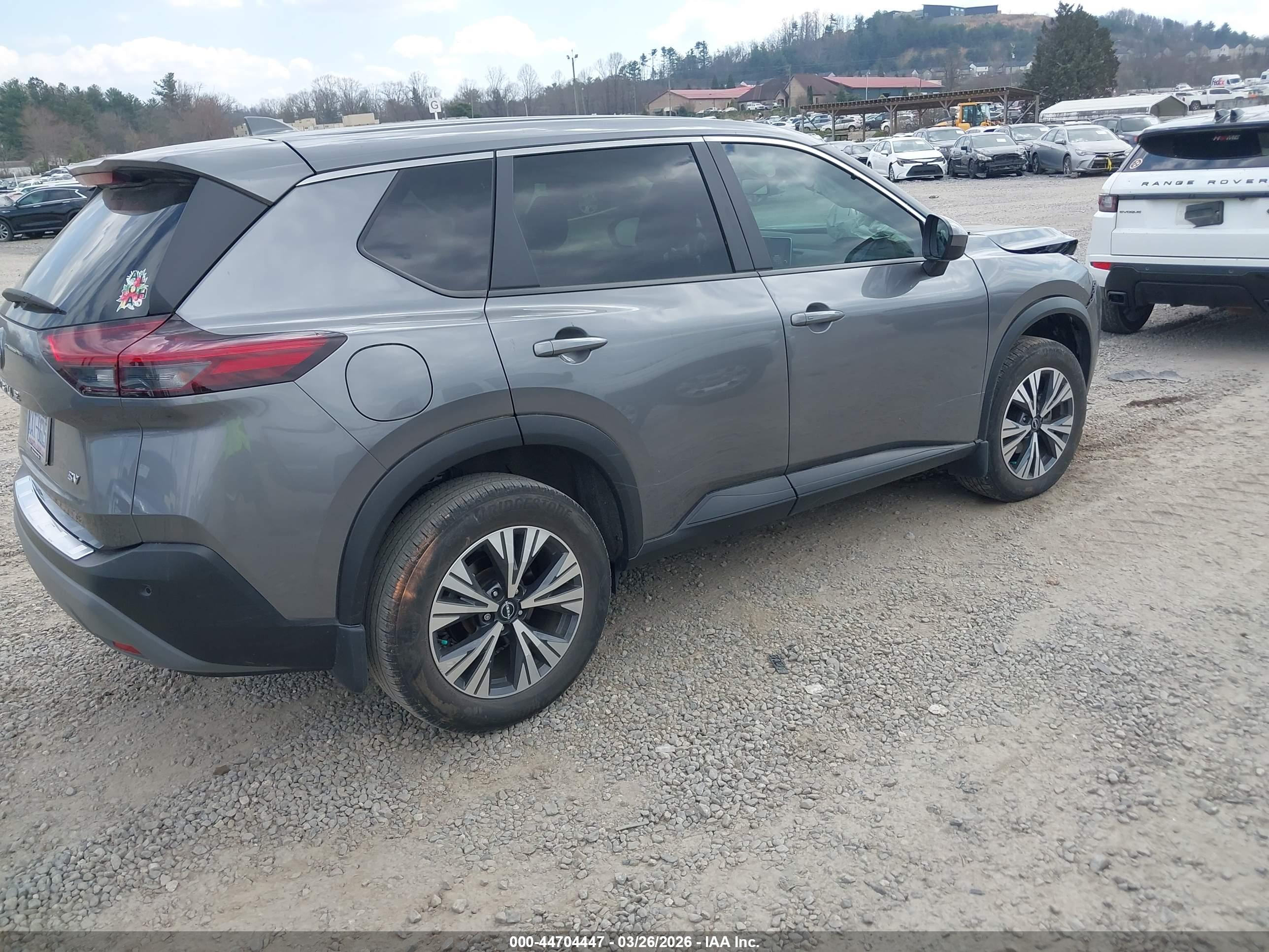 NISSAN ROGUE image 4