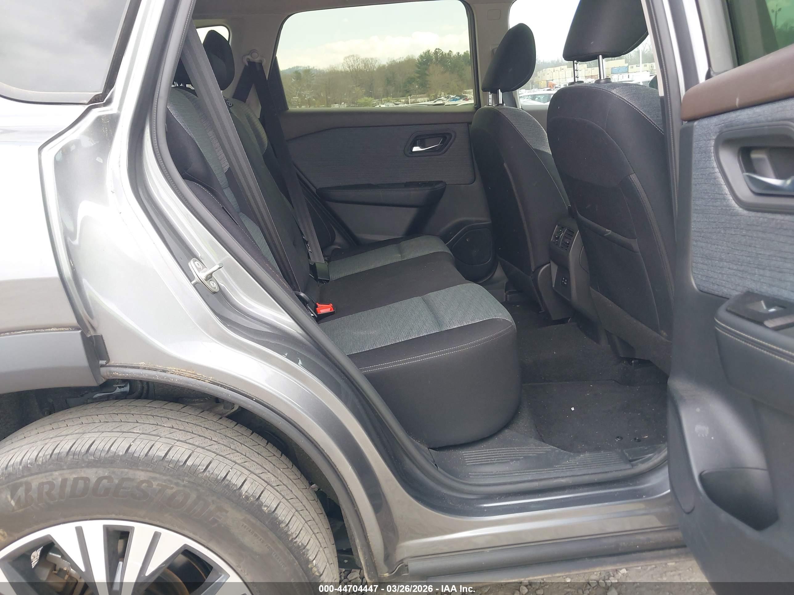 NISSAN ROGUE image 8