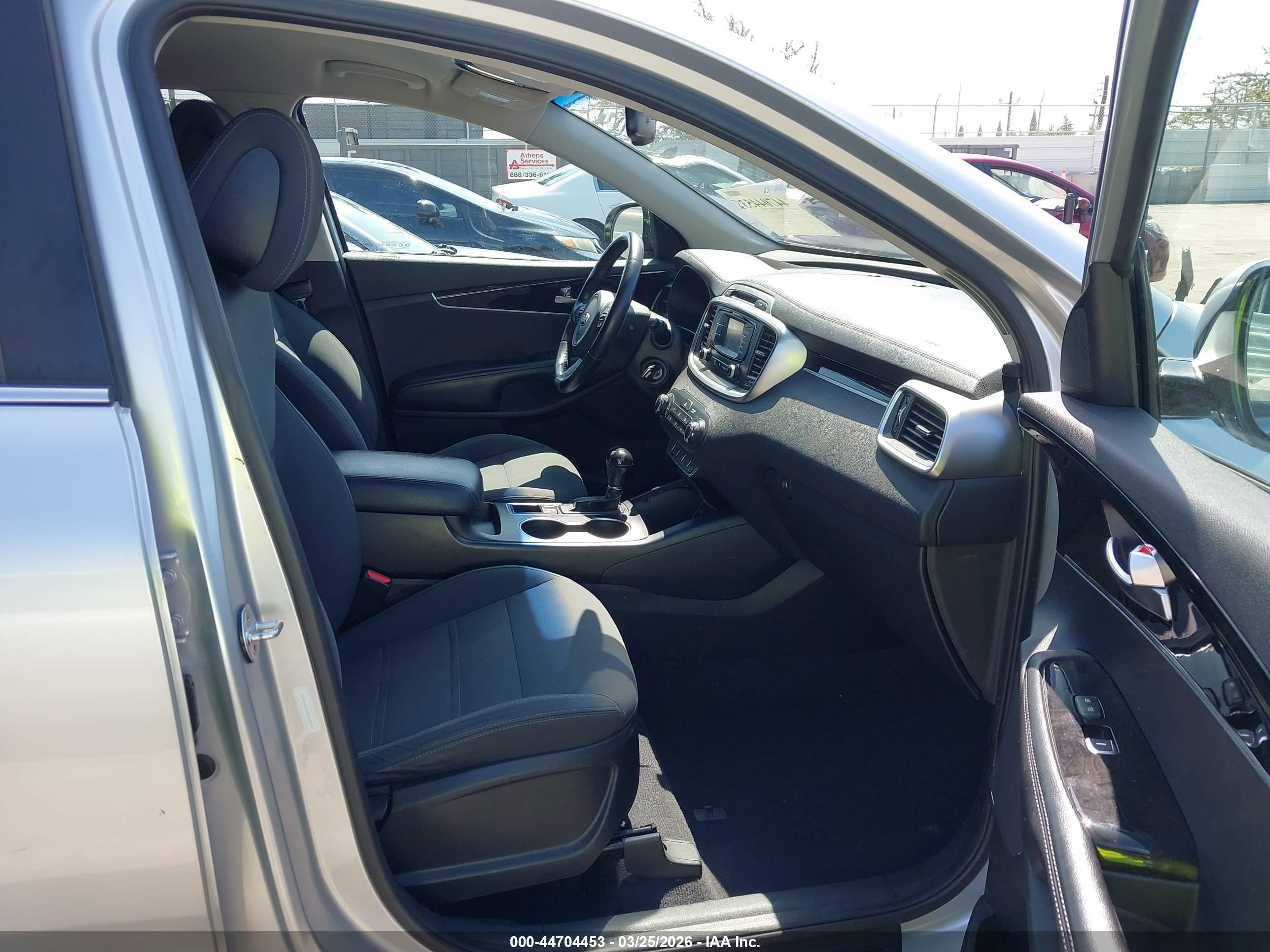KIA SORENTO image 5