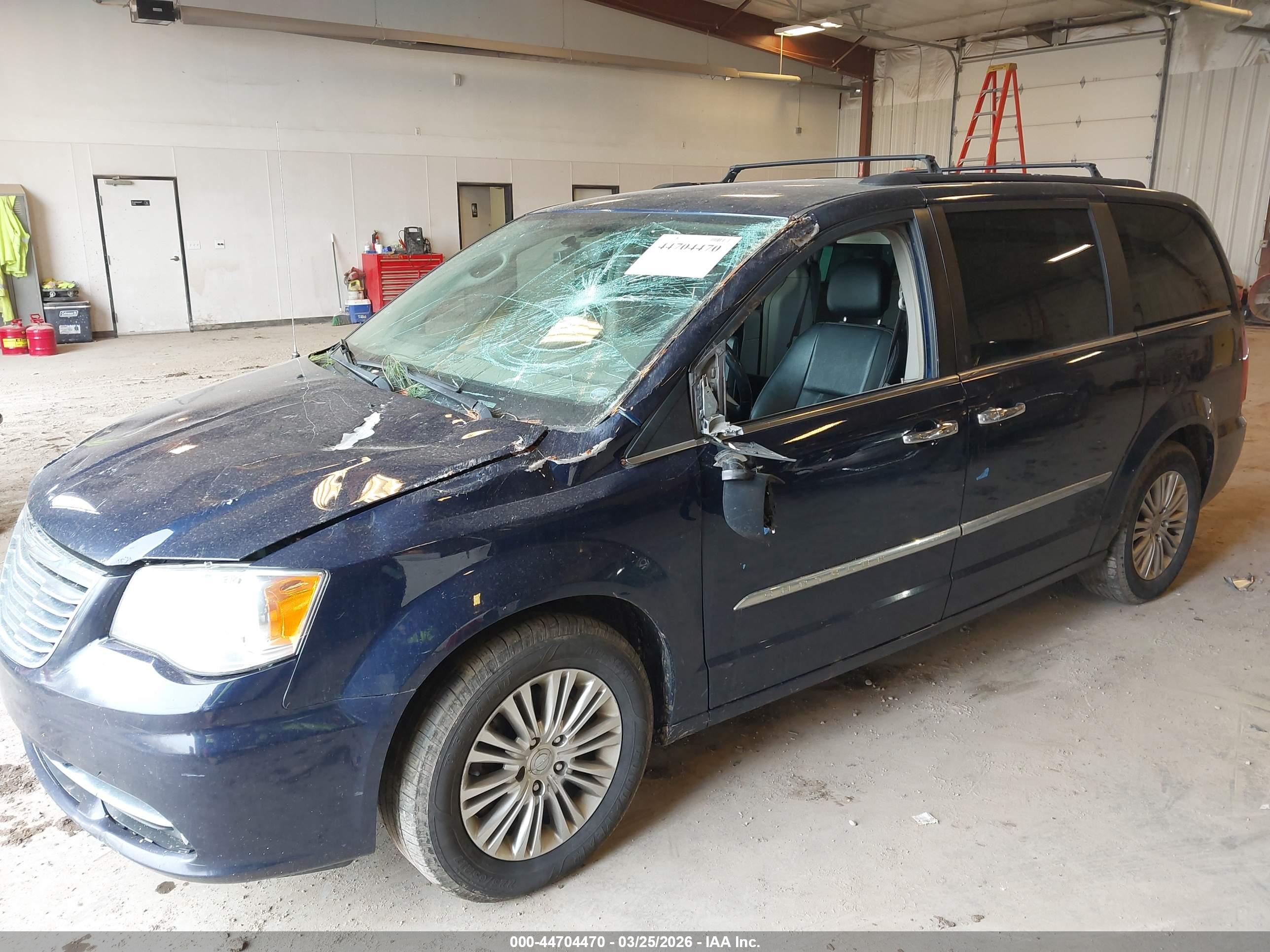 CHRYSLER TOWN image 2