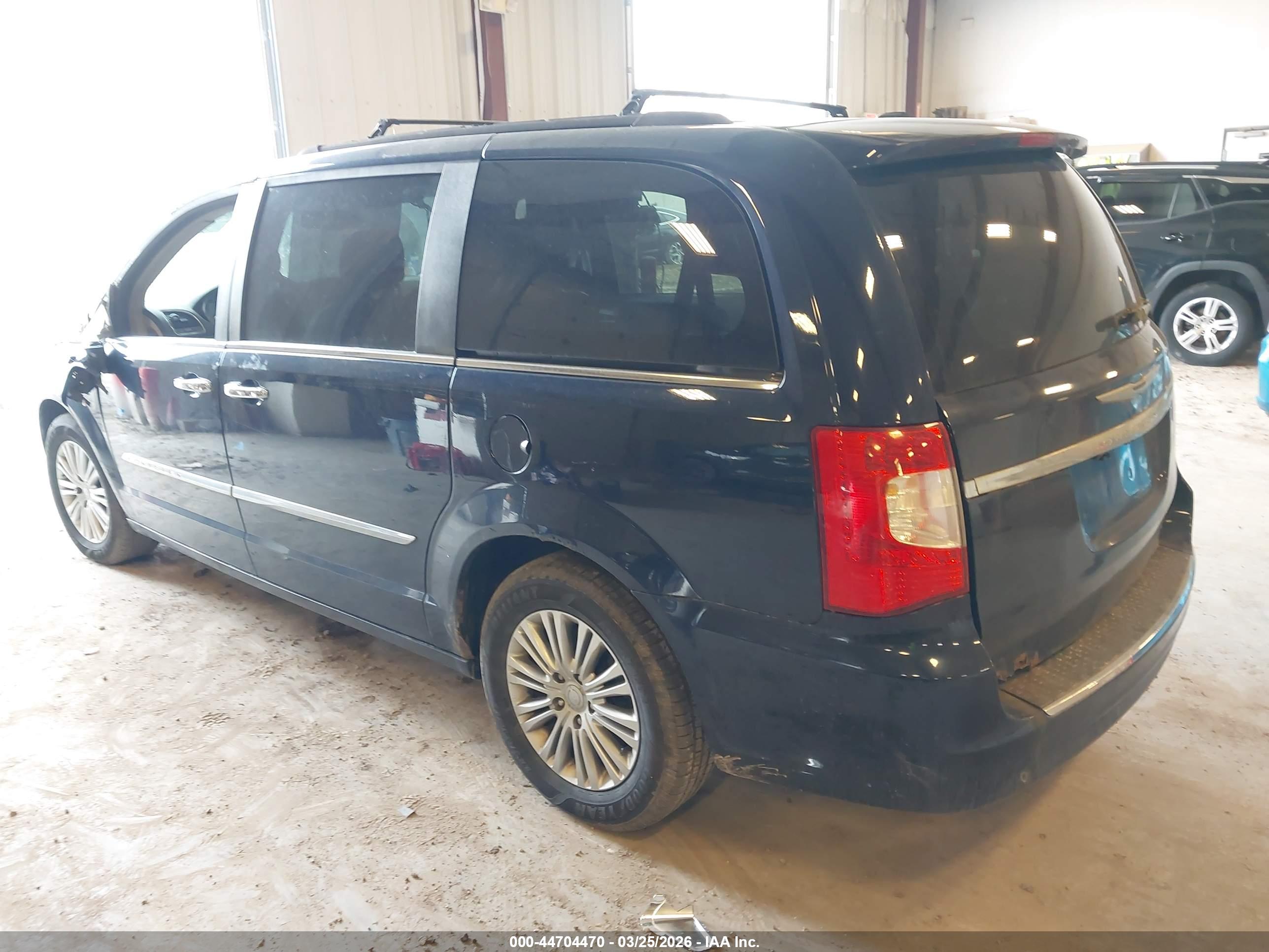 CHRYSLER TOWN image 3