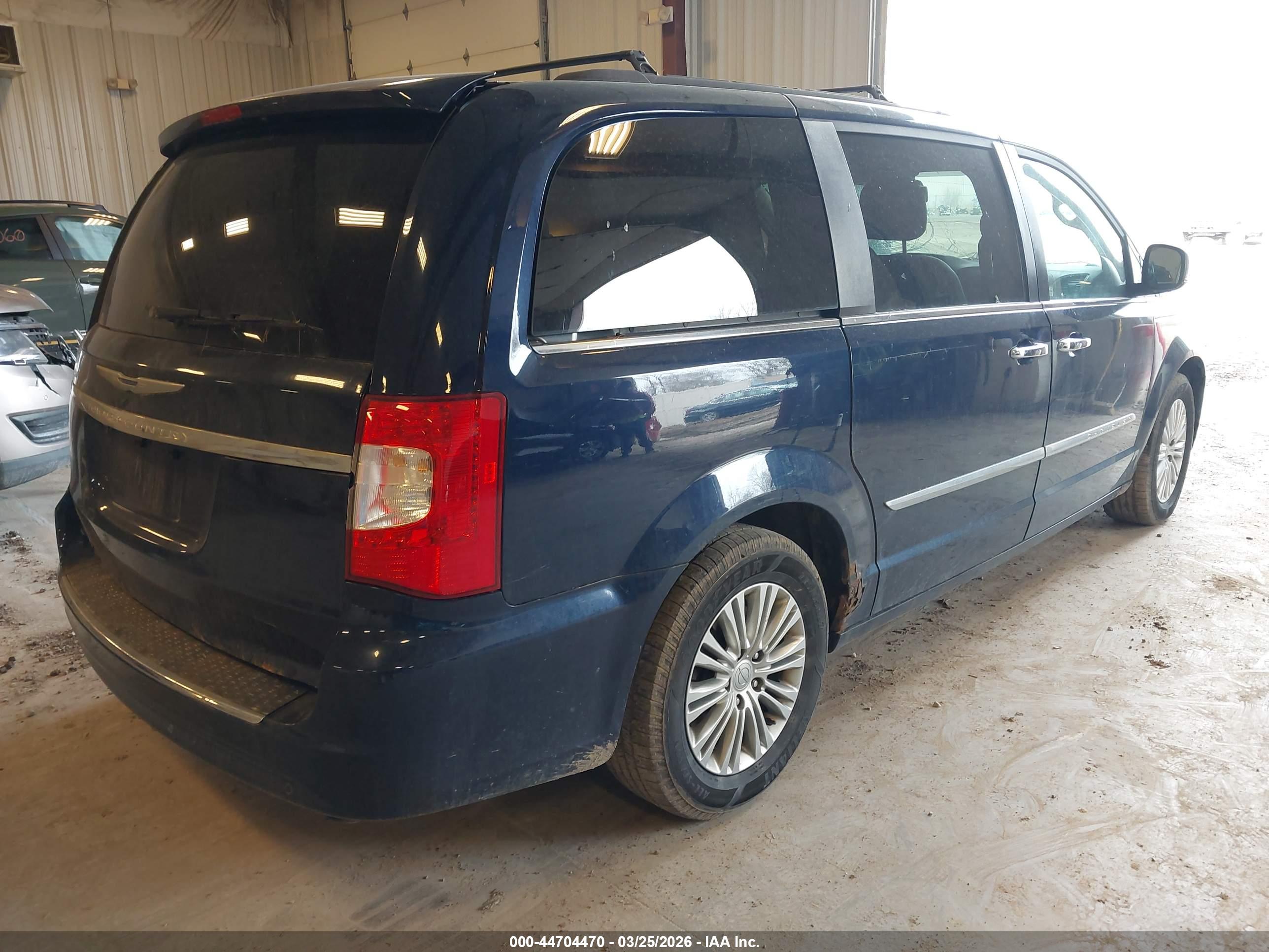 CHRYSLER TOWN image 4