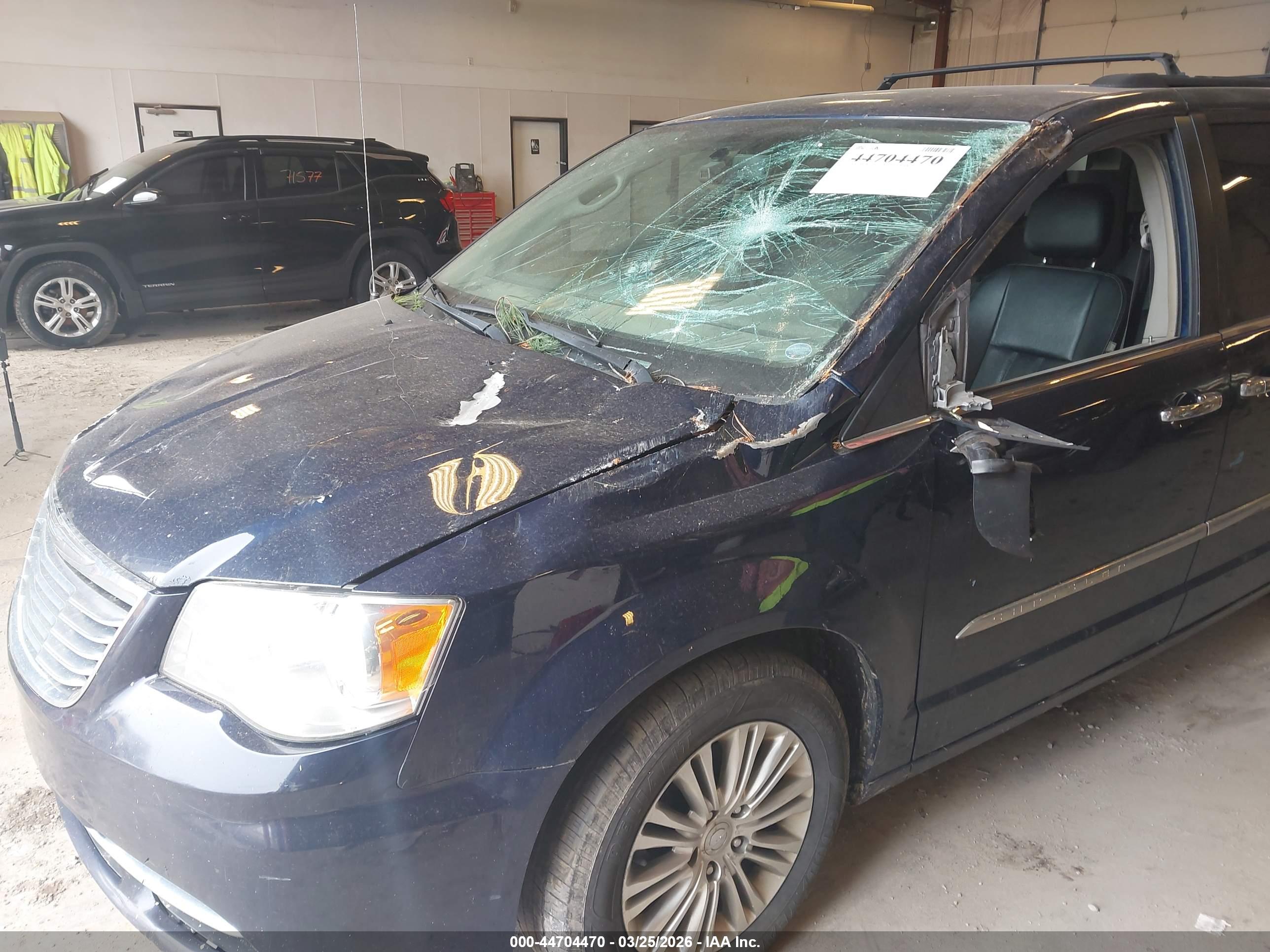 CHRYSLER TOWN image 6