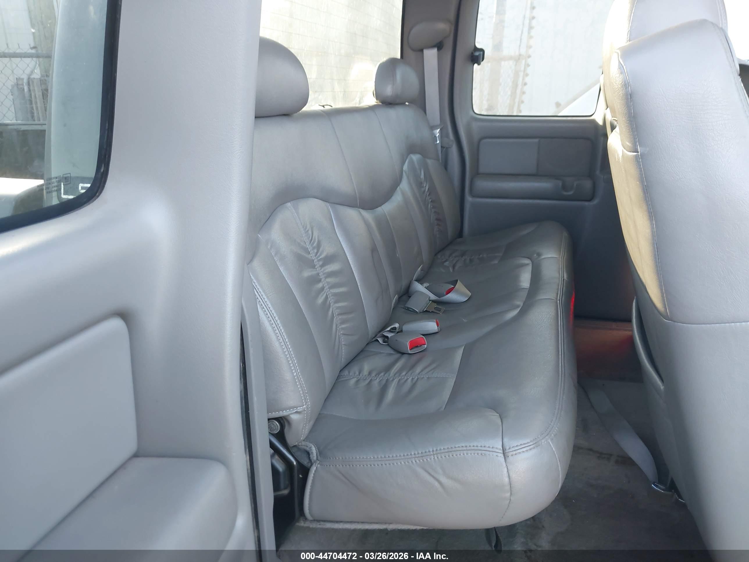 CHEVROLET SILVERADO image 8