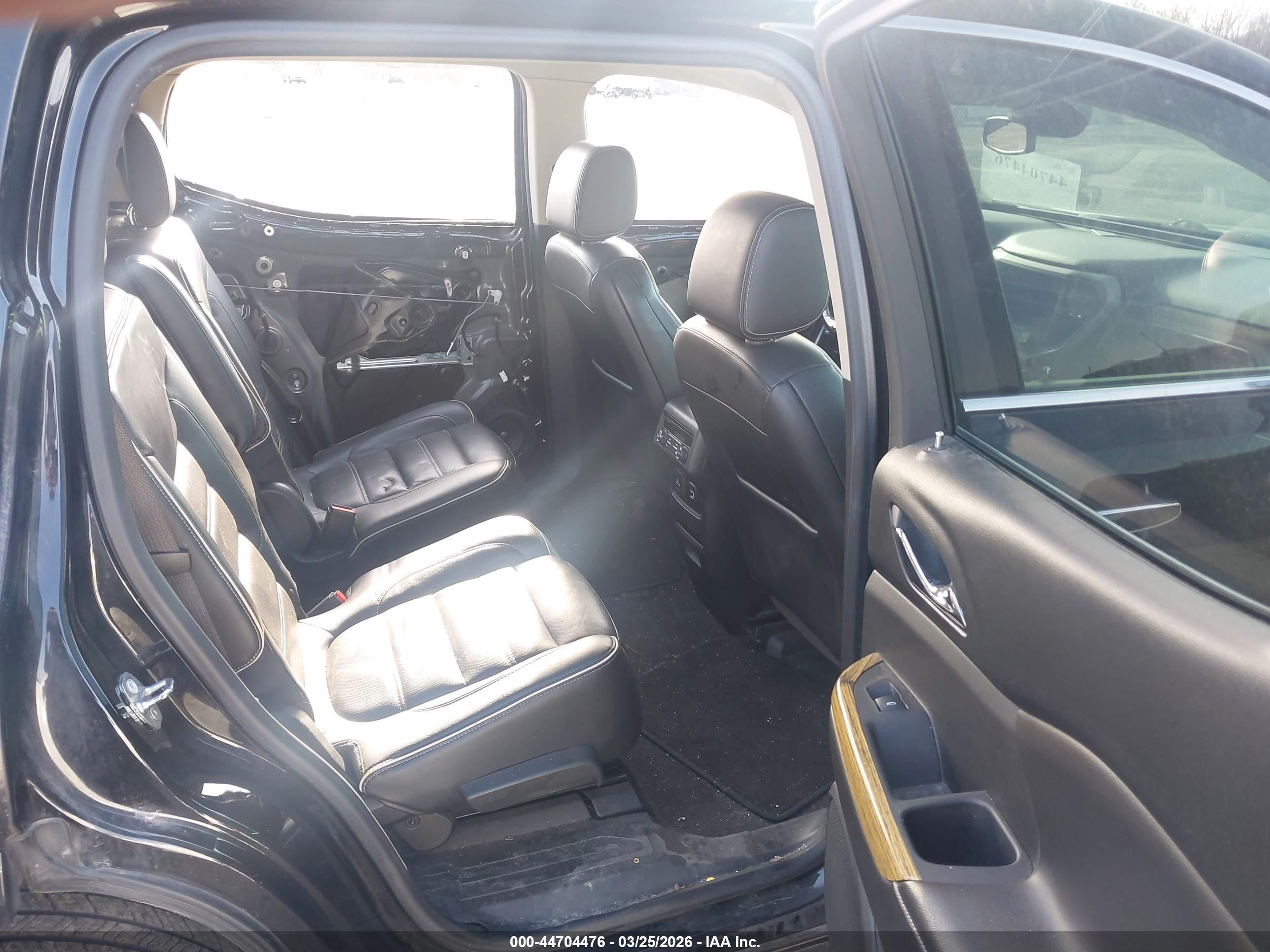 GMC ACADIA image 8