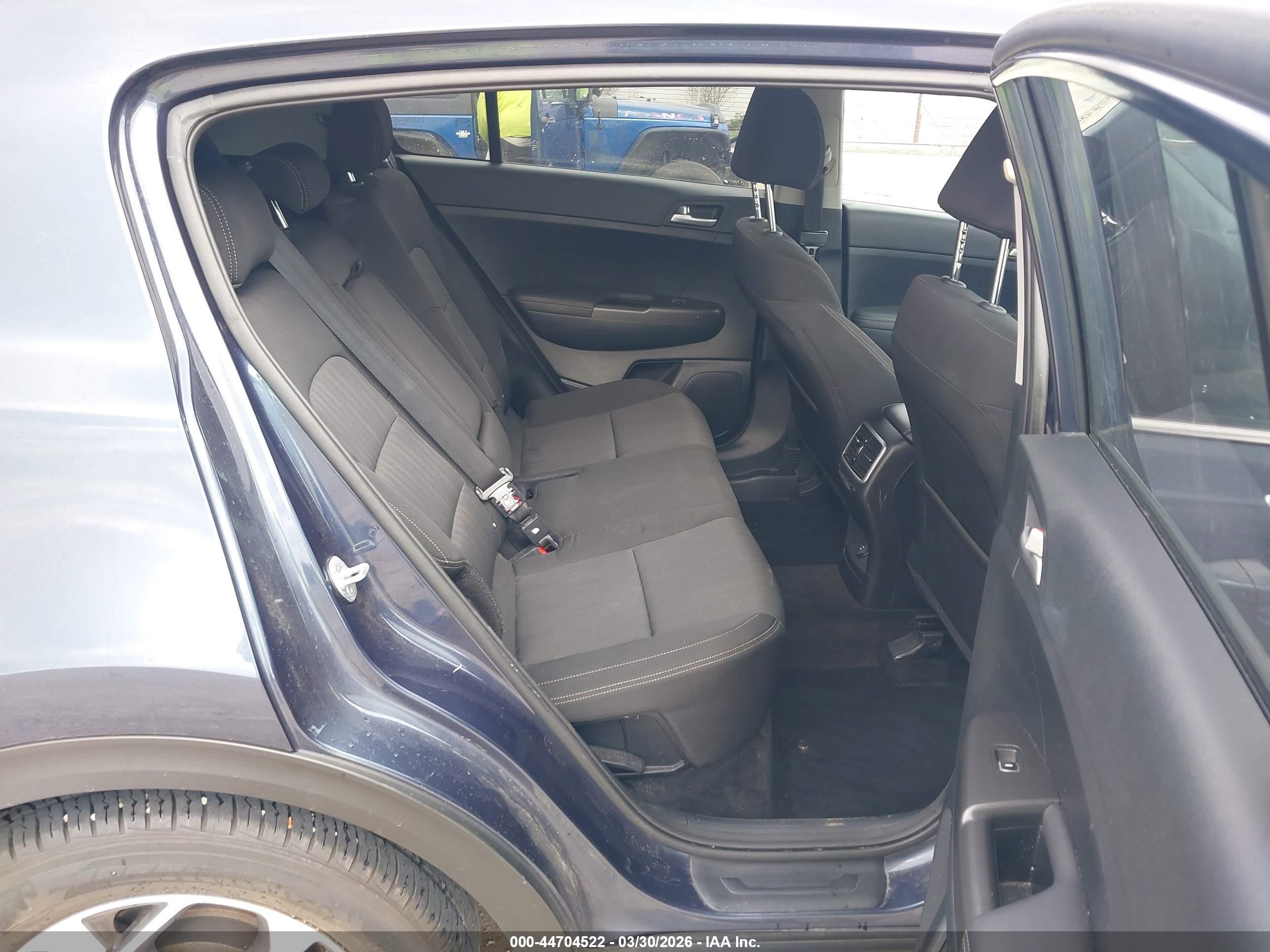 KIA SPORTAGE image 8