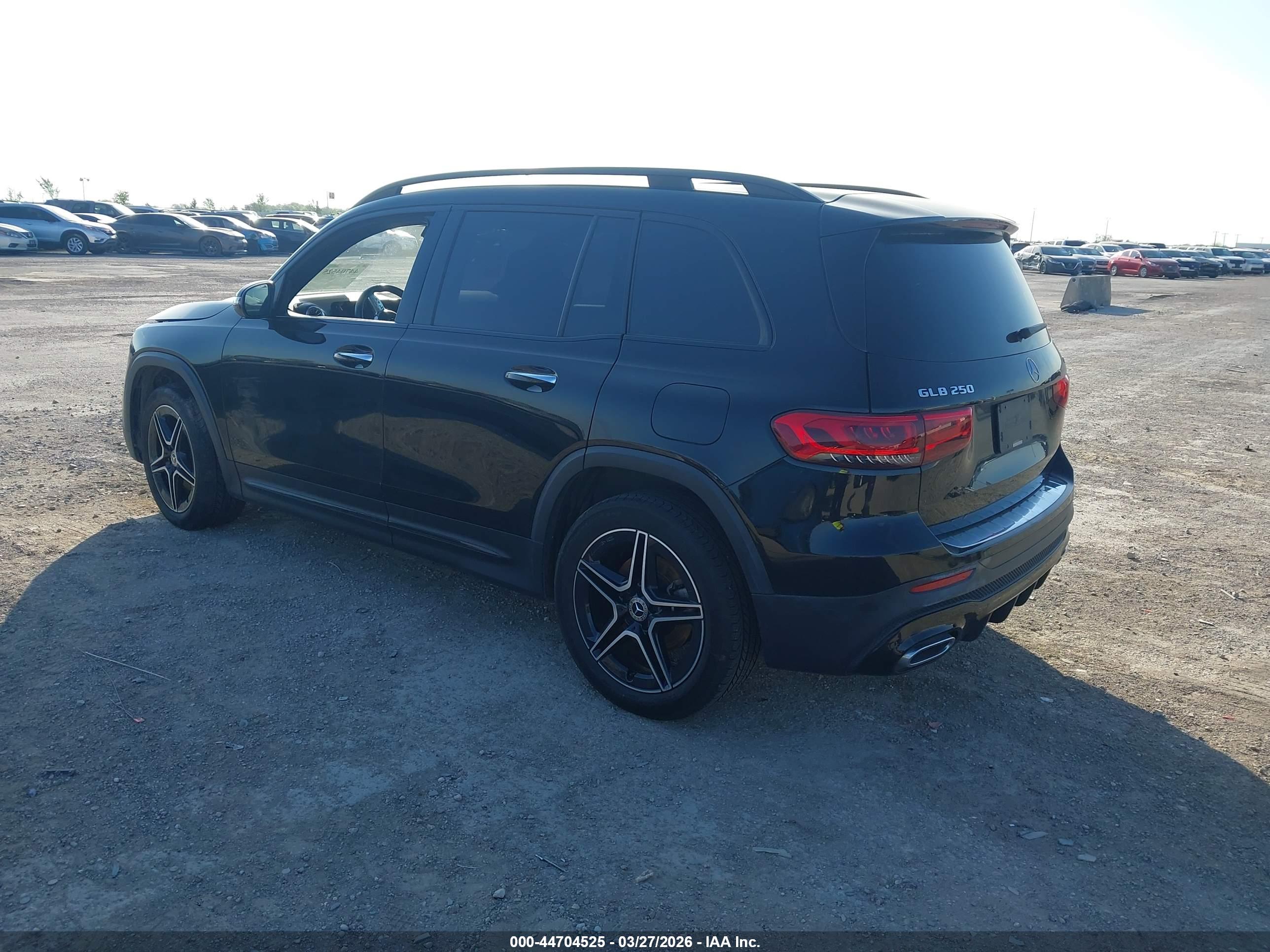 MERCEDES-BENZ GLB image 3