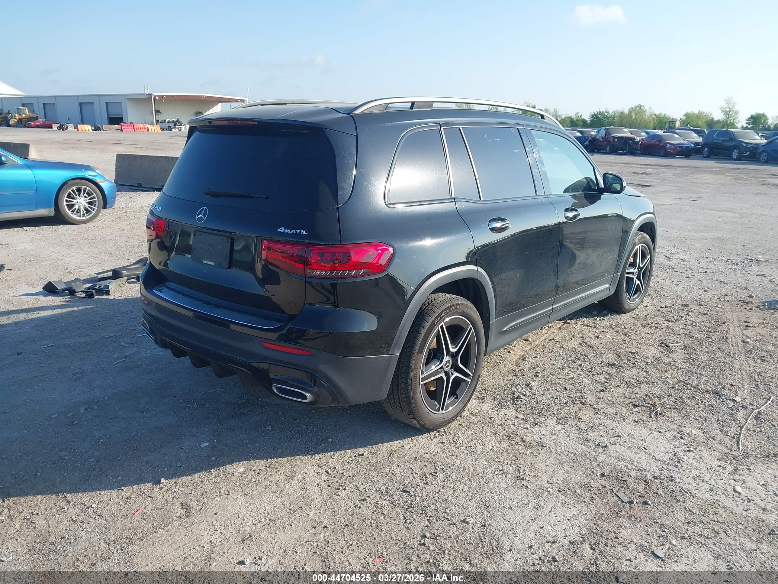 MERCEDES-BENZ GLB image 4