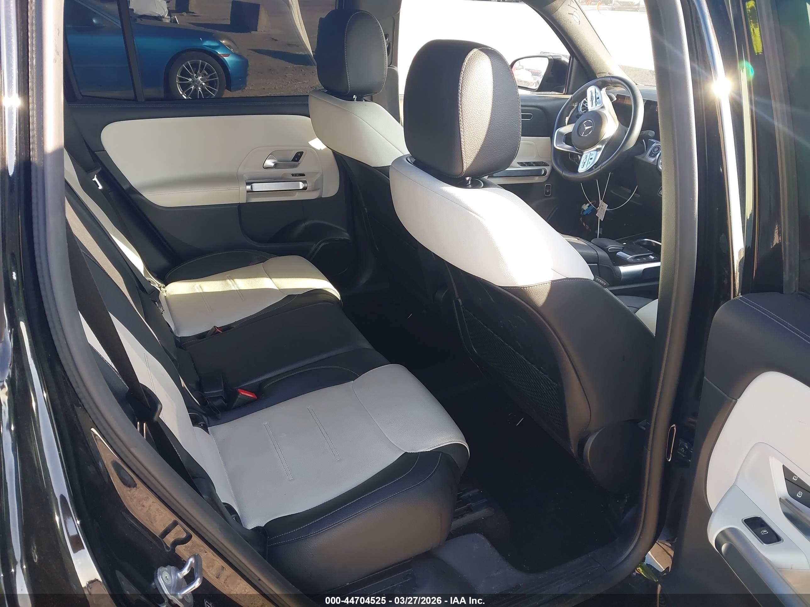 MERCEDES-BENZ GLB image 8