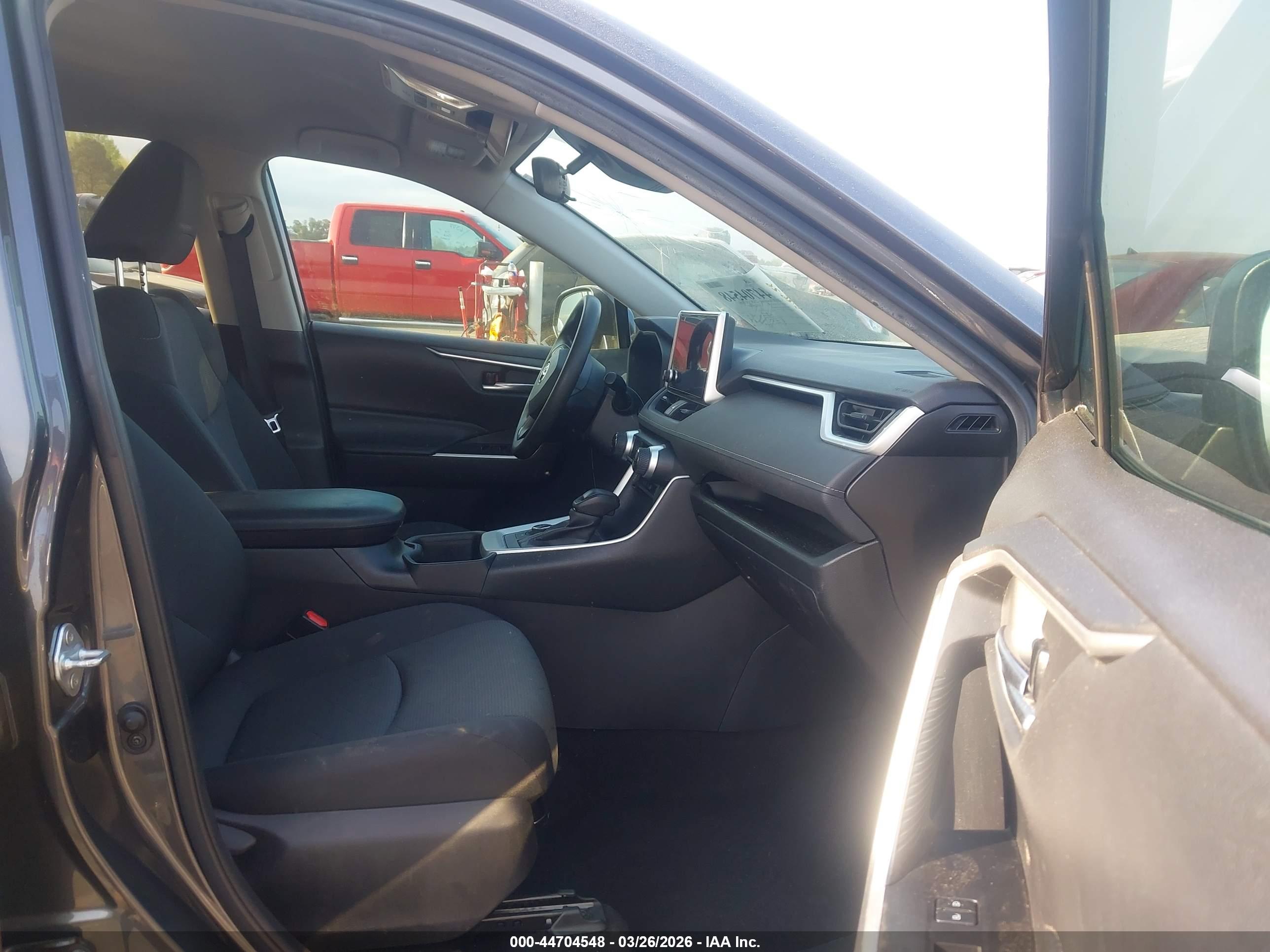 TOYOTA RAV4 image 5
