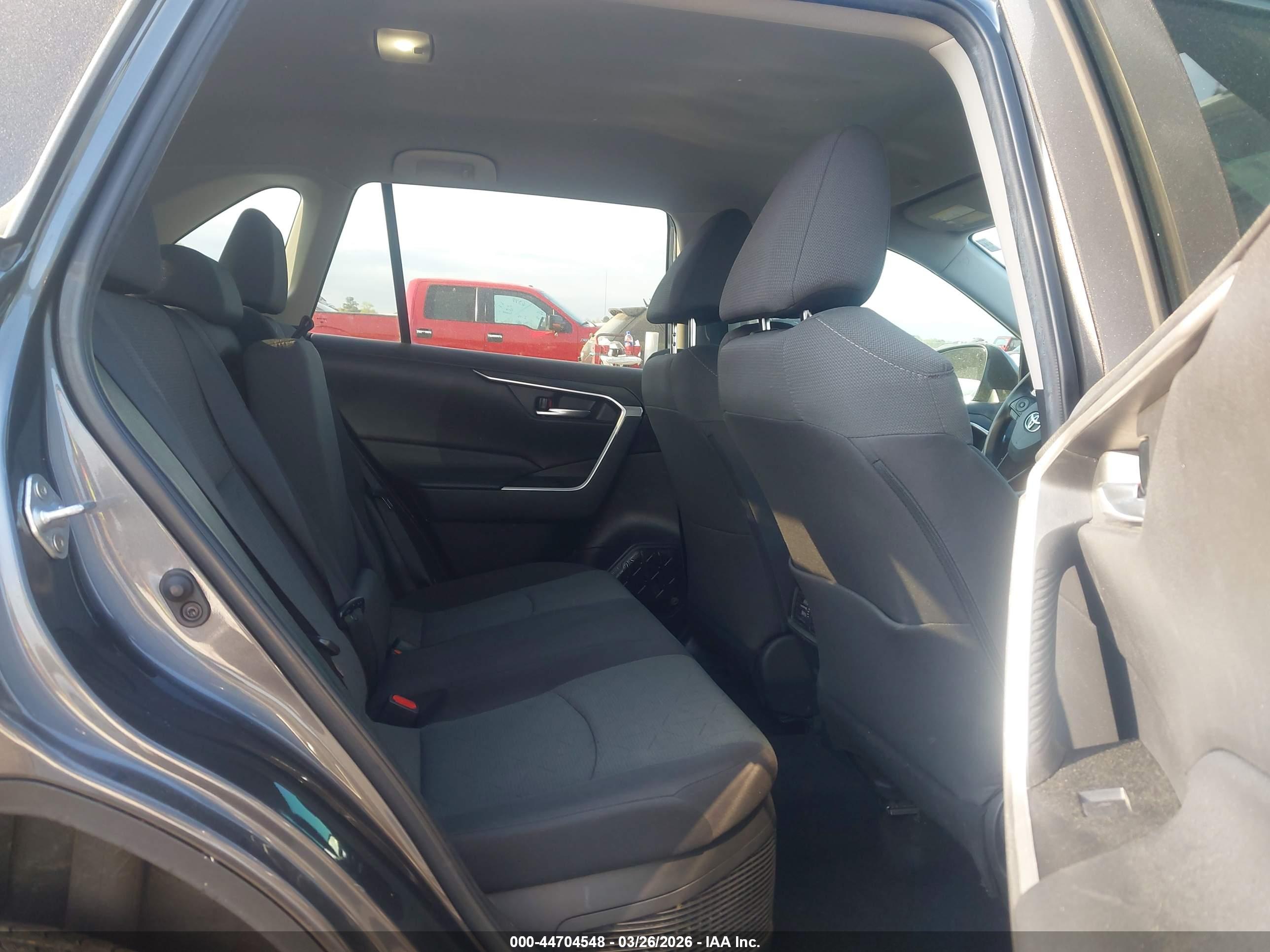 TOYOTA RAV4 image 8