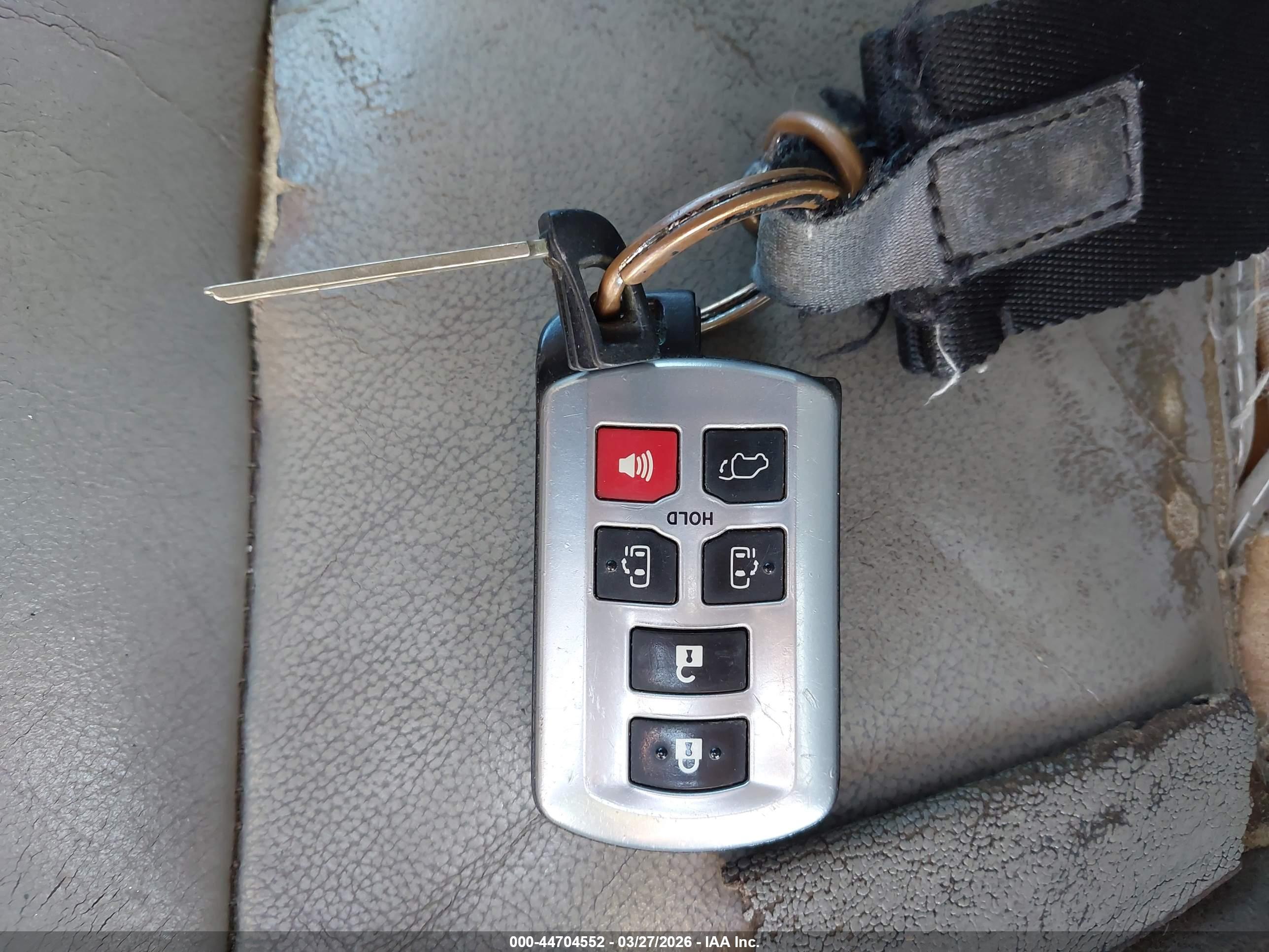TOYOTA SIENNA image 11