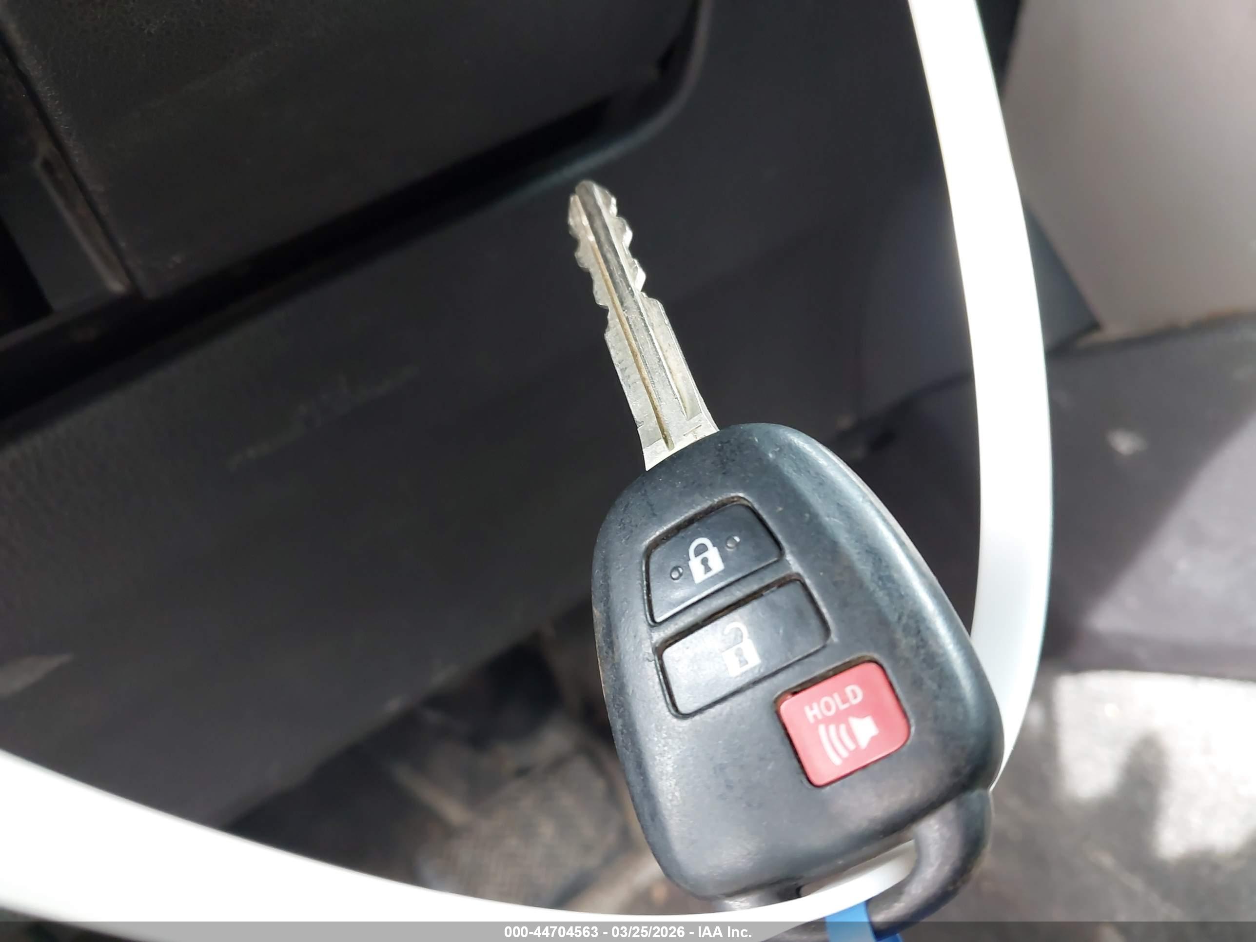 TOYOTA RAV4 image 11