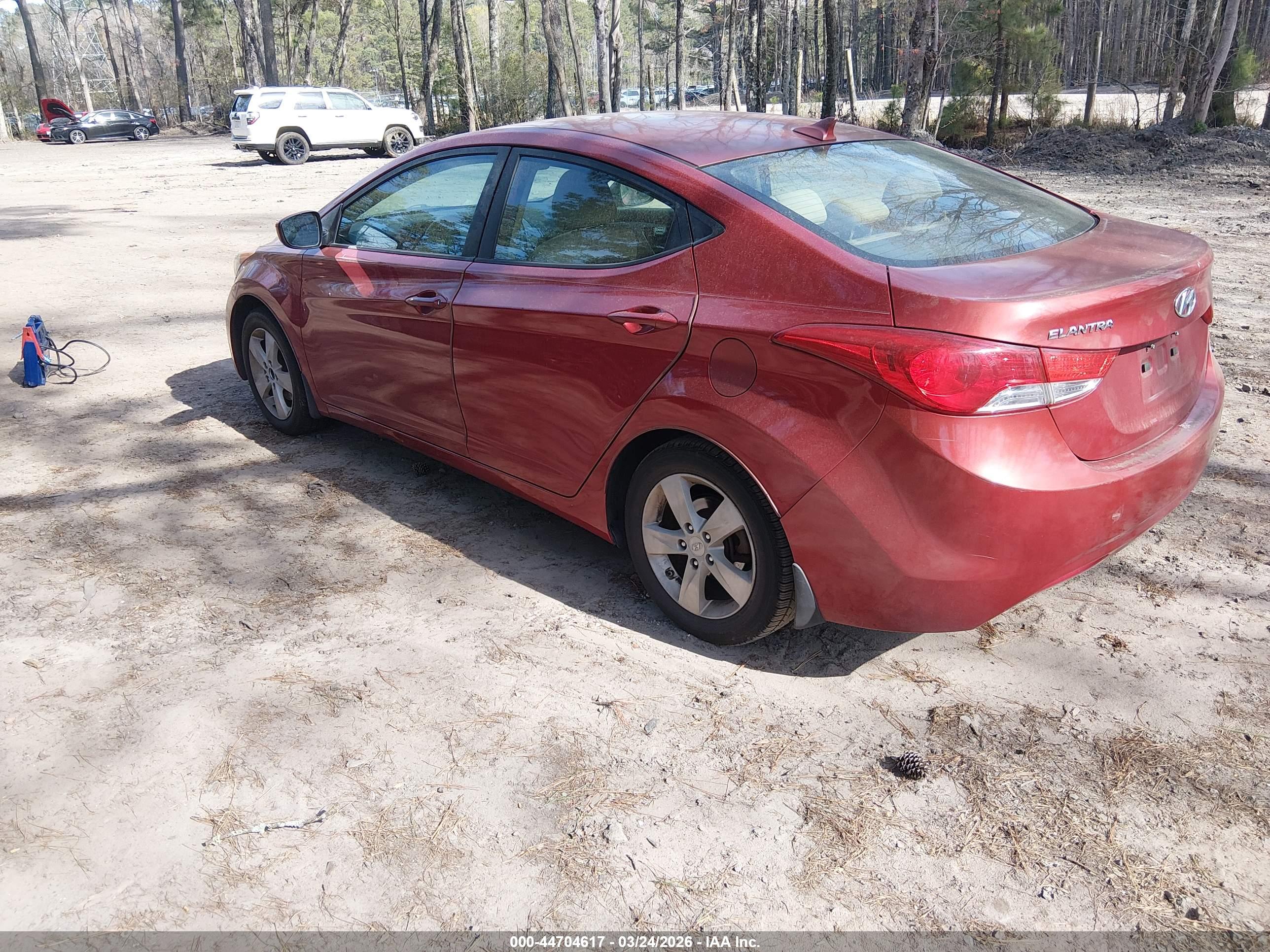 HYUNDAI ELANTRA image 3