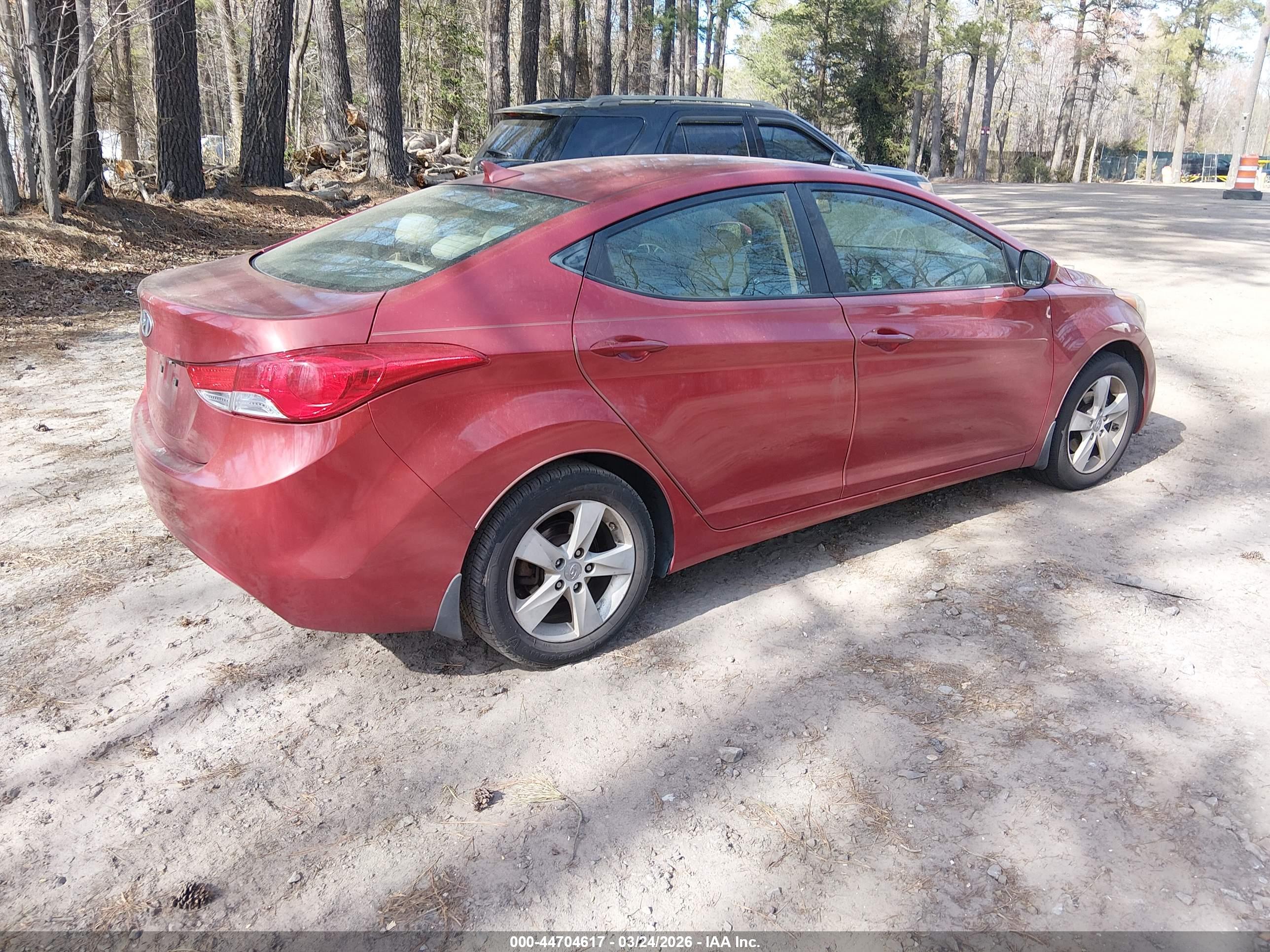 HYUNDAI ELANTRA image 4