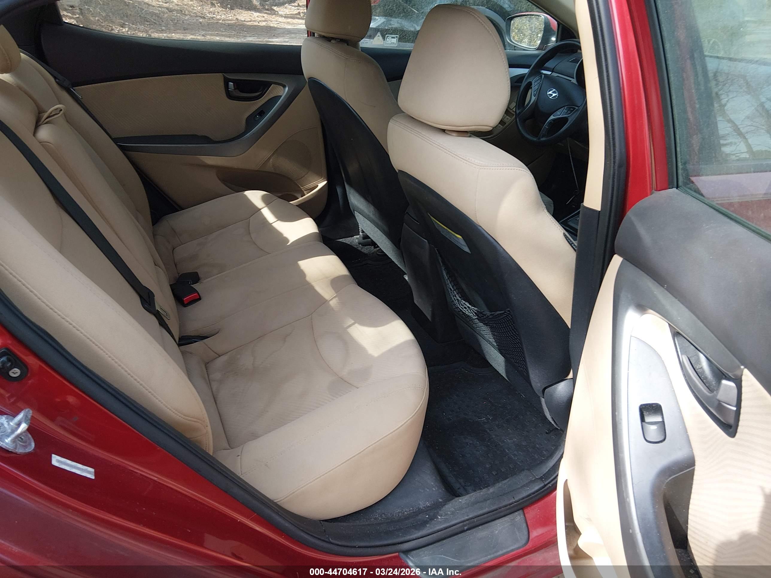 HYUNDAI ELANTRA image 8